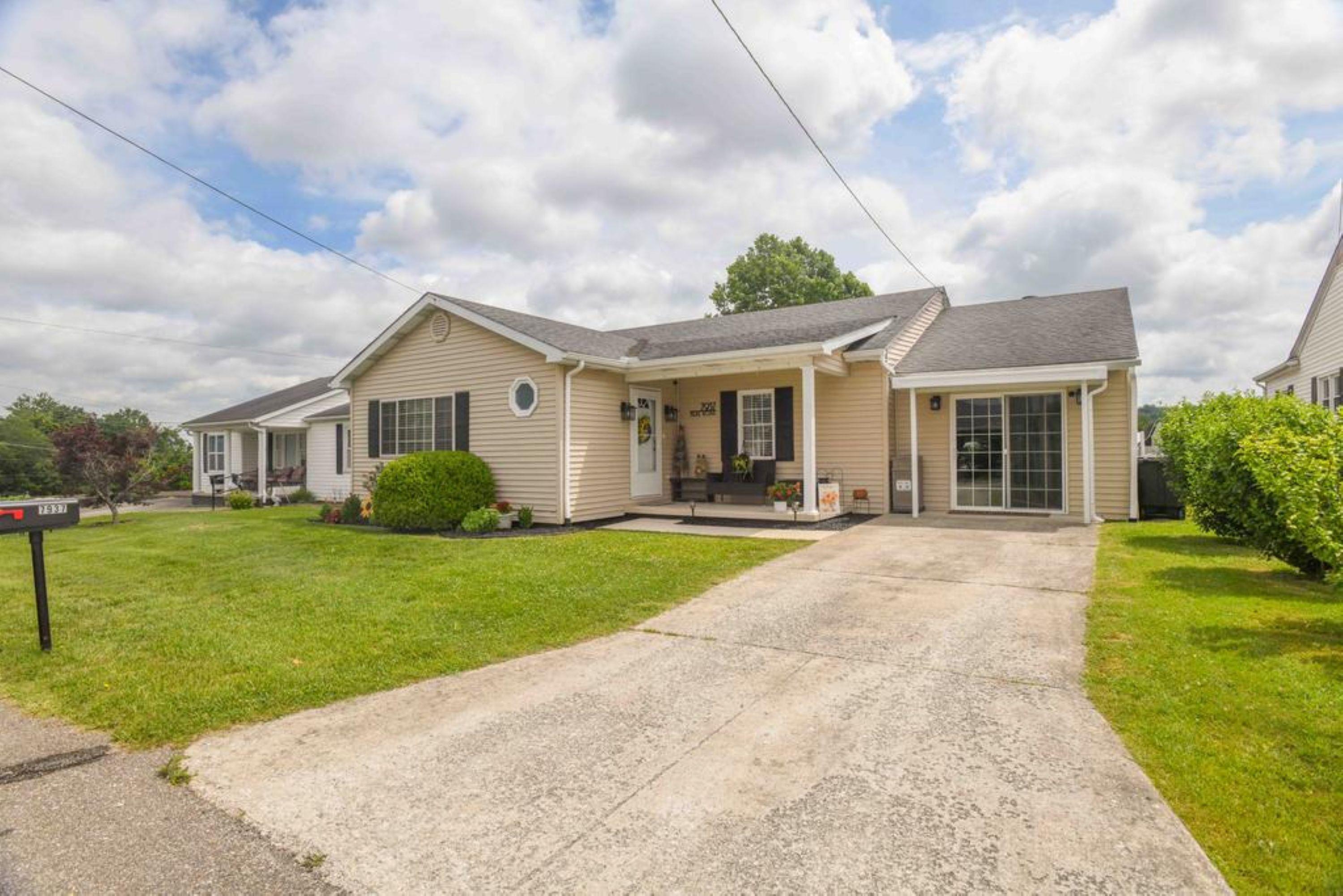 https://zimg.paragon.ice.com/ParagonImages/Property/PH/AABRKY/60767/1/0/0/1d75d6b85620666e16ddb5b2583df78b/0/38271144f3796bb36a4c6c72e0a6234f/60767-bc614484-51a3-4f08-82e1-fb831107064a.JPG