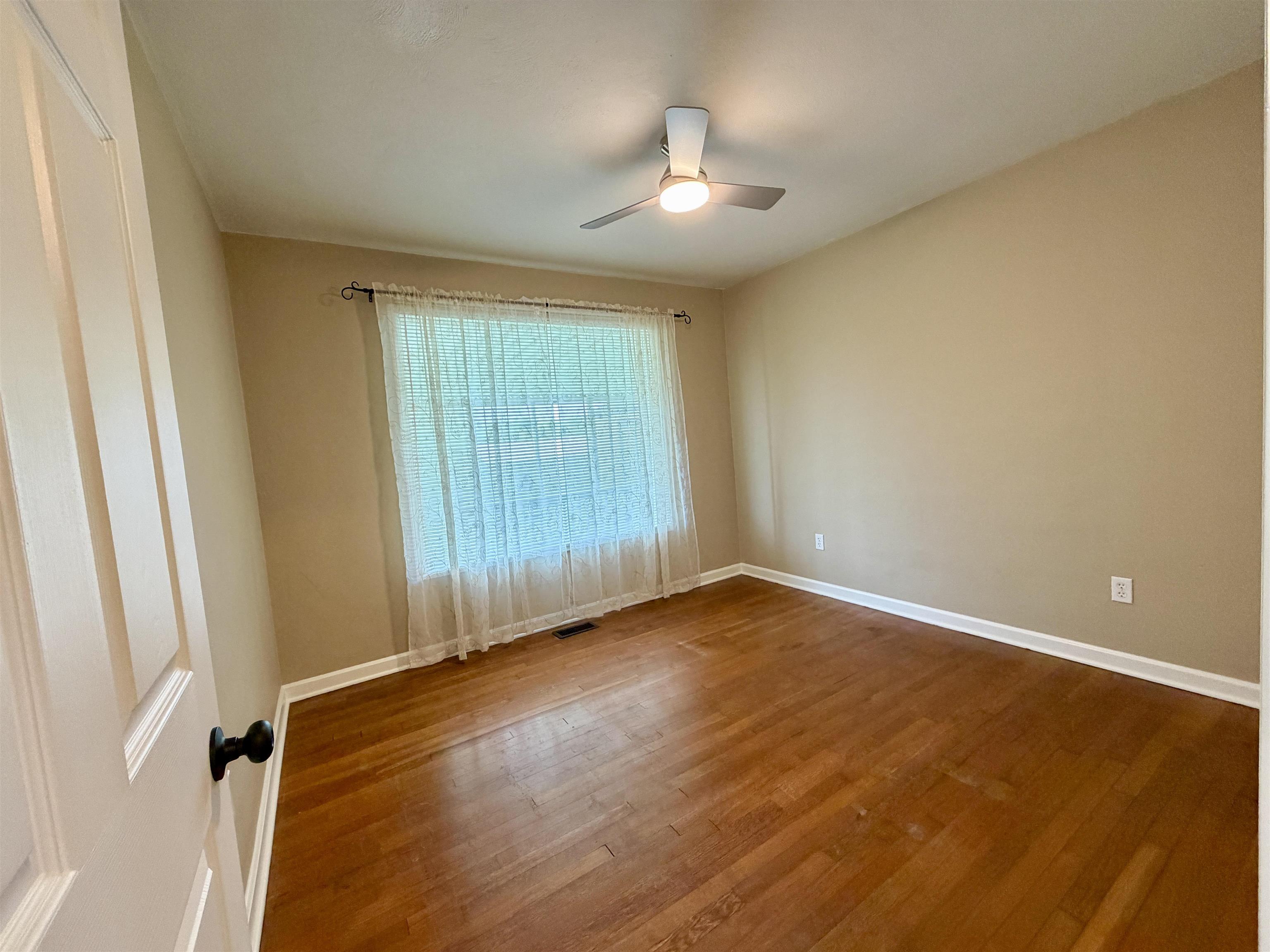 https://zimg.paragon.ice.com/ParagonImages/Property/PH/AABRKY/60767/9/0/0/f9d3b9e1849a695a807e46c36ef501ec/0/38271144f3796bb36a4c6c72e0a6234f/60767-2d040191-ec1f-4b82-8ad9-14ce2f9ffcb4.JPG