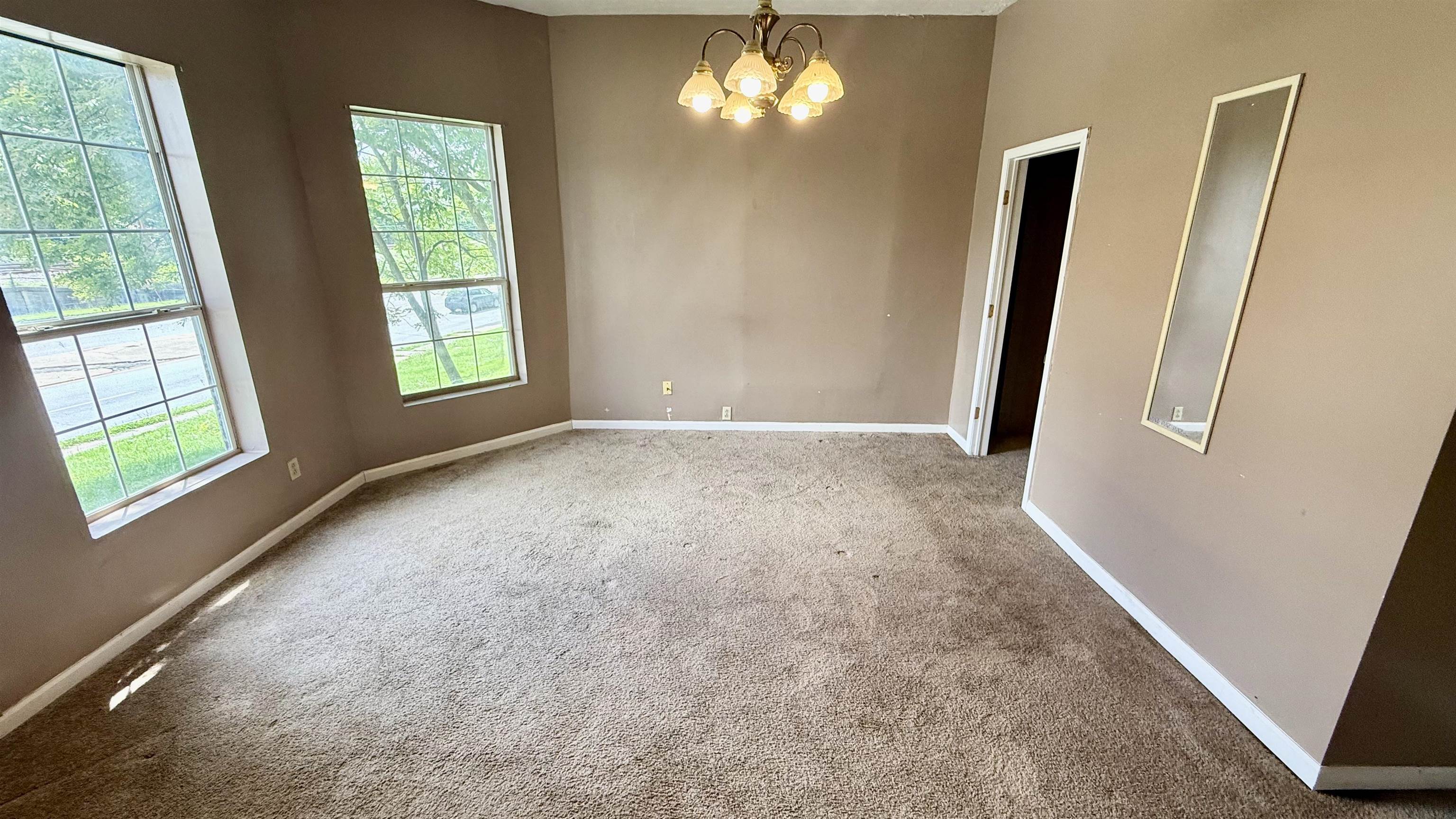 https://zimg.paragon.ice.com/ParagonImages/Property/PH/AABRKY/60769/4/0/0/257eed8cf5e83848f684f372705cf9a7/0/41d3bb4f360042723475008e90a1262b/60769-36d2712b-46f2-4571-8c0e-1c101aa682a8.JPG