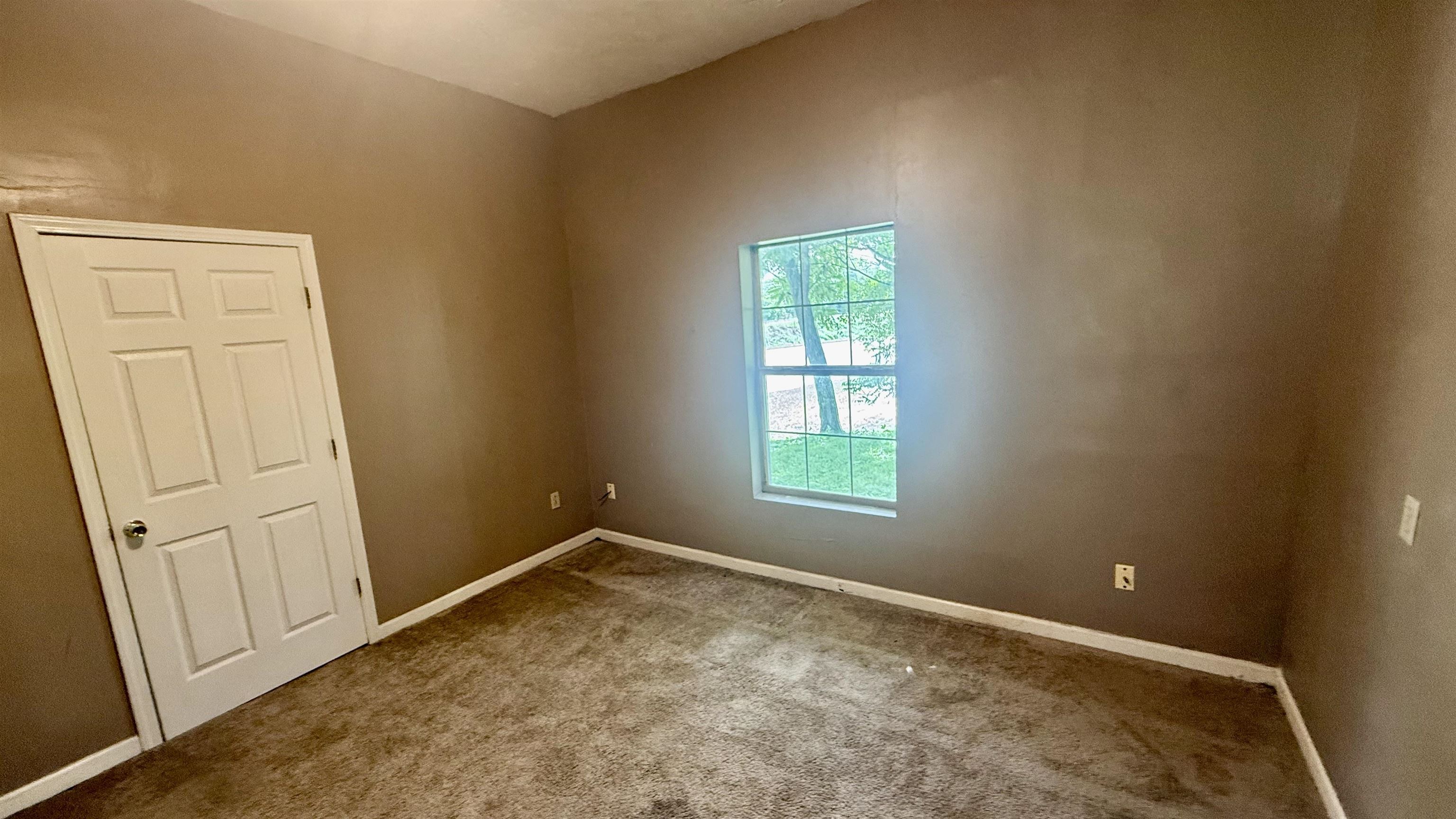 https://zimg.paragon.ice.com/ParagonImages/Property/PH/AABRKY/60769/9/0/0/178a6b90a38693355961bea11be9767a/0/41d3bb4f360042723475008e90a1262b/60769-ff407667-847b-4b62-be35-372097321a53.JPG