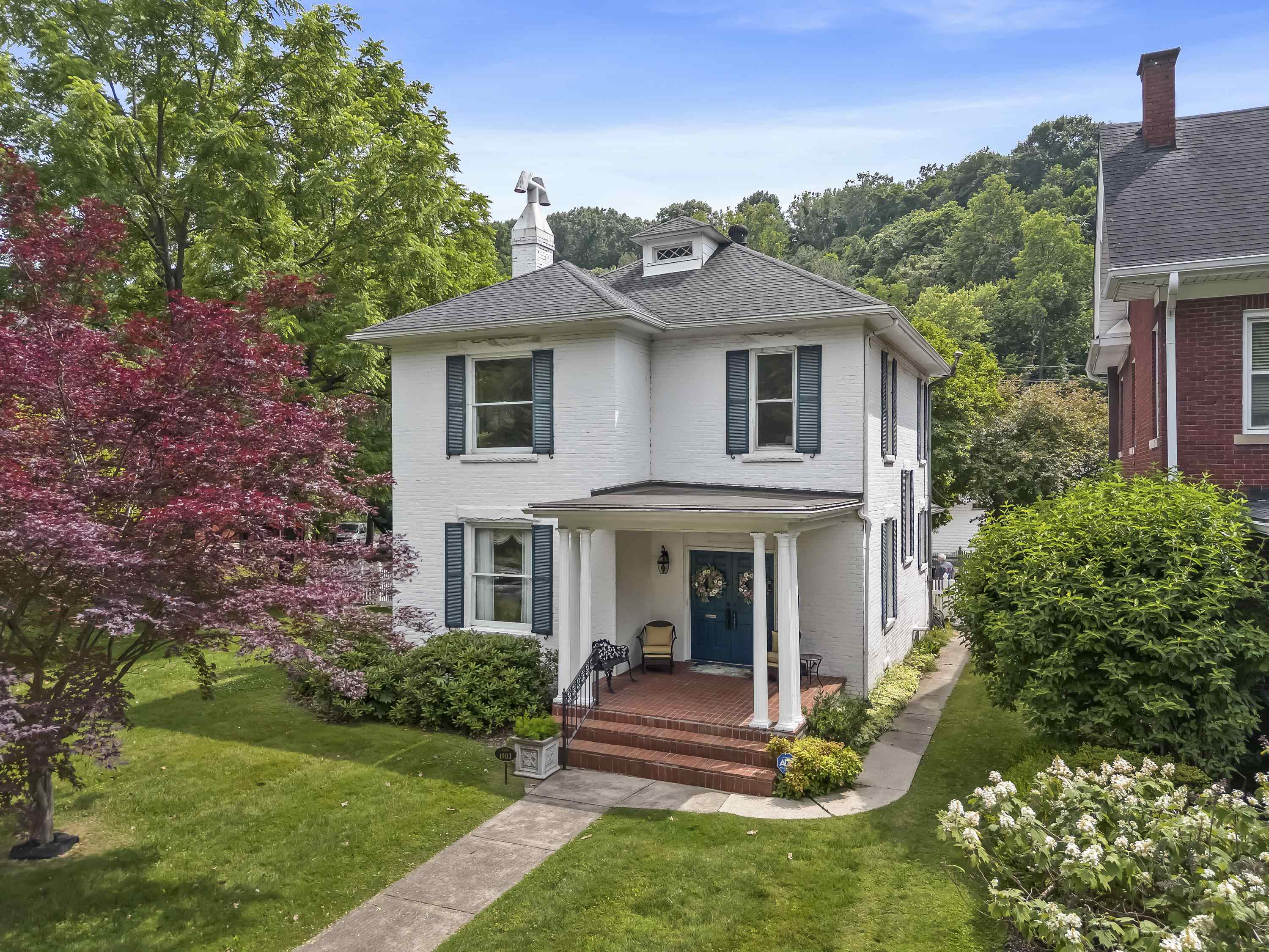https://zimg.paragon.ice.com/ParagonImages/Property/PH/AABRKY/60772/2/0/0/cb61940c967fa5f2afb8c16140a2527f/0/b12d3621c7d0bbc6f093199f19542d0f/60772-dc11ffdb-5f52-4a82-8147-27fc28408f19.JPG