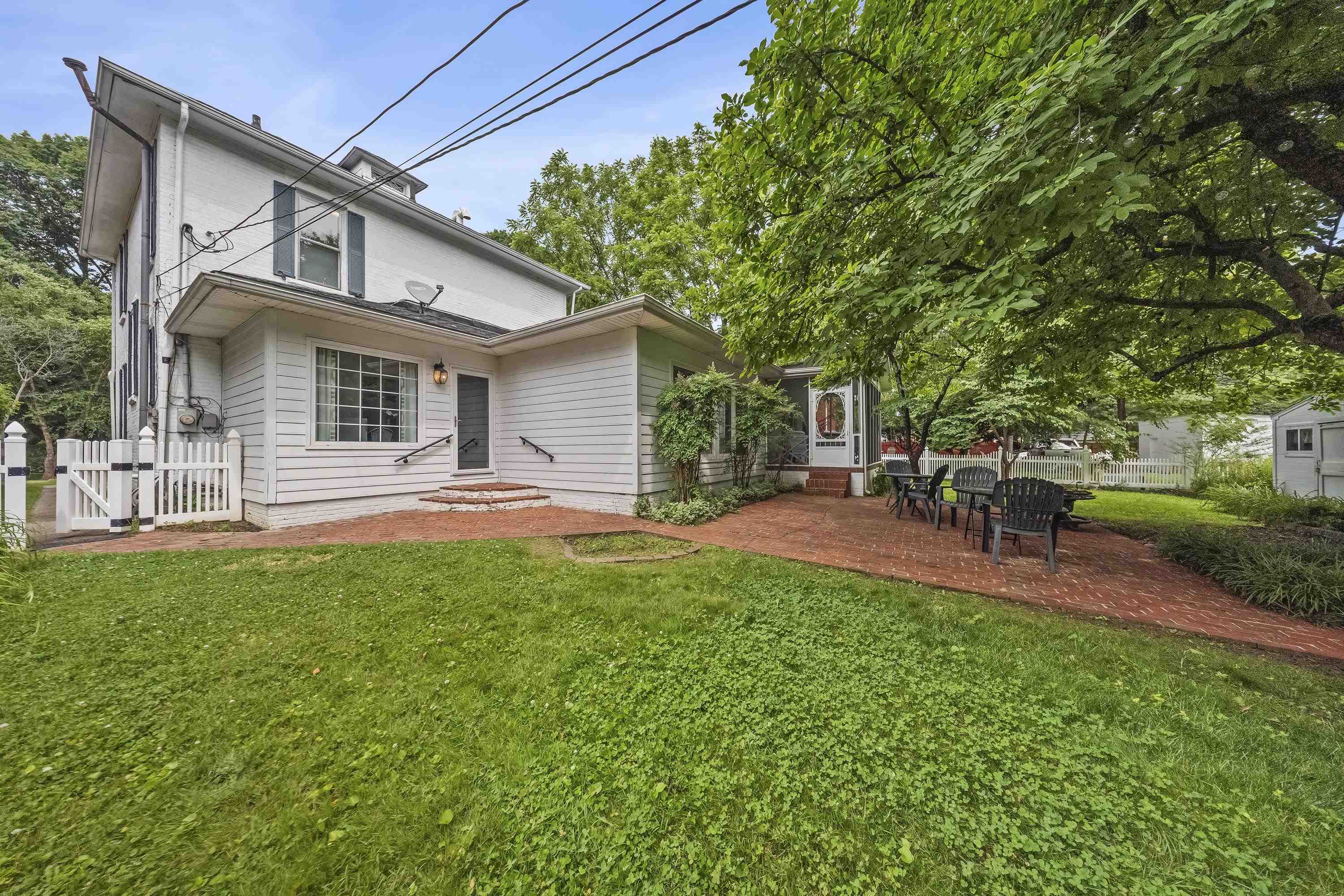 https://zimg.paragon.ice.com/ParagonImages/Property/PH/AABRKY/60772/5/0/0/cfb7251c6141977e6be69f8cf3f0fd41/0/b12d3621c7d0bbc6f093199f19542d0f/60772-1f80fa54-aec6-4ce1-a434-fc7cb6fdbf44.JPG