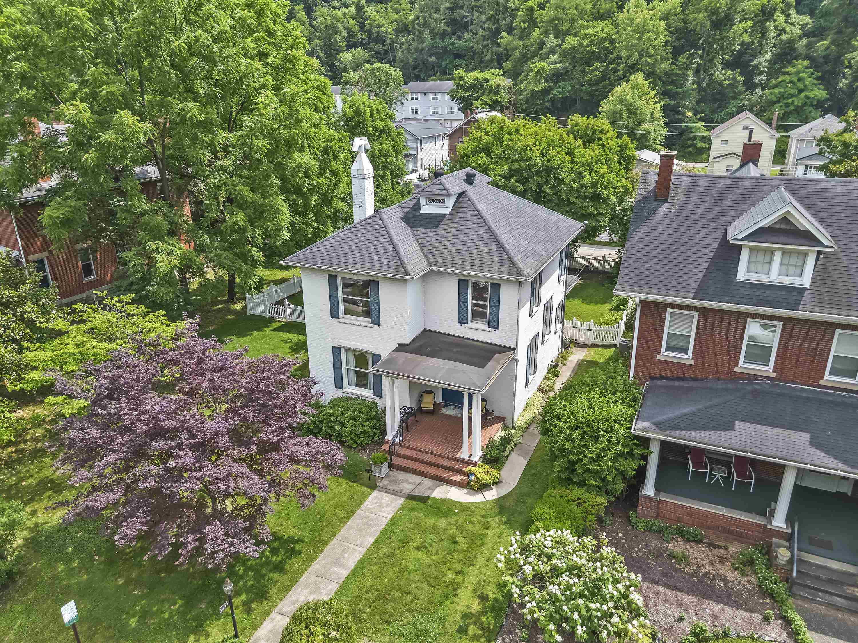 https://zimg.paragon.ice.com/ParagonImages/Property/PH/AABRKY/60772/6/0/0/3aa5e8523f4fa71b55287e634acb22dc/0/b12d3621c7d0bbc6f093199f19542d0f/60772-7878f684-d0d1-49b6-b1f2-63a0f2bb9820.JPG