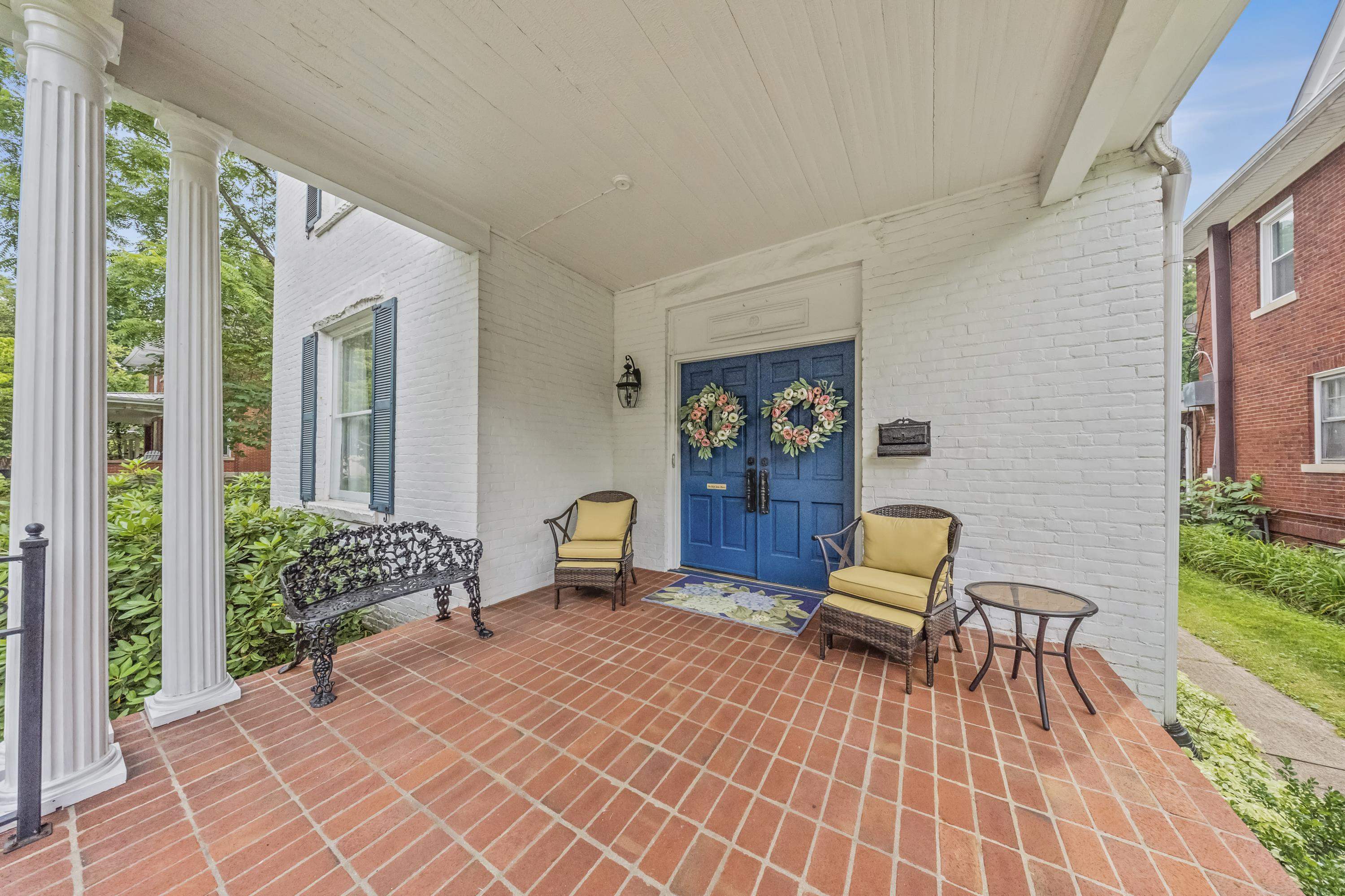 https://zimg.paragon.ice.com/ParagonImages/Property/PH/AABRKY/60772/7/0/0/db20db9baa3ec4117e04840514d7f597/0/b12d3621c7d0bbc6f093199f19542d0f/60772-f8e1f10e-8494-4f50-9236-b06992def616.JPG
