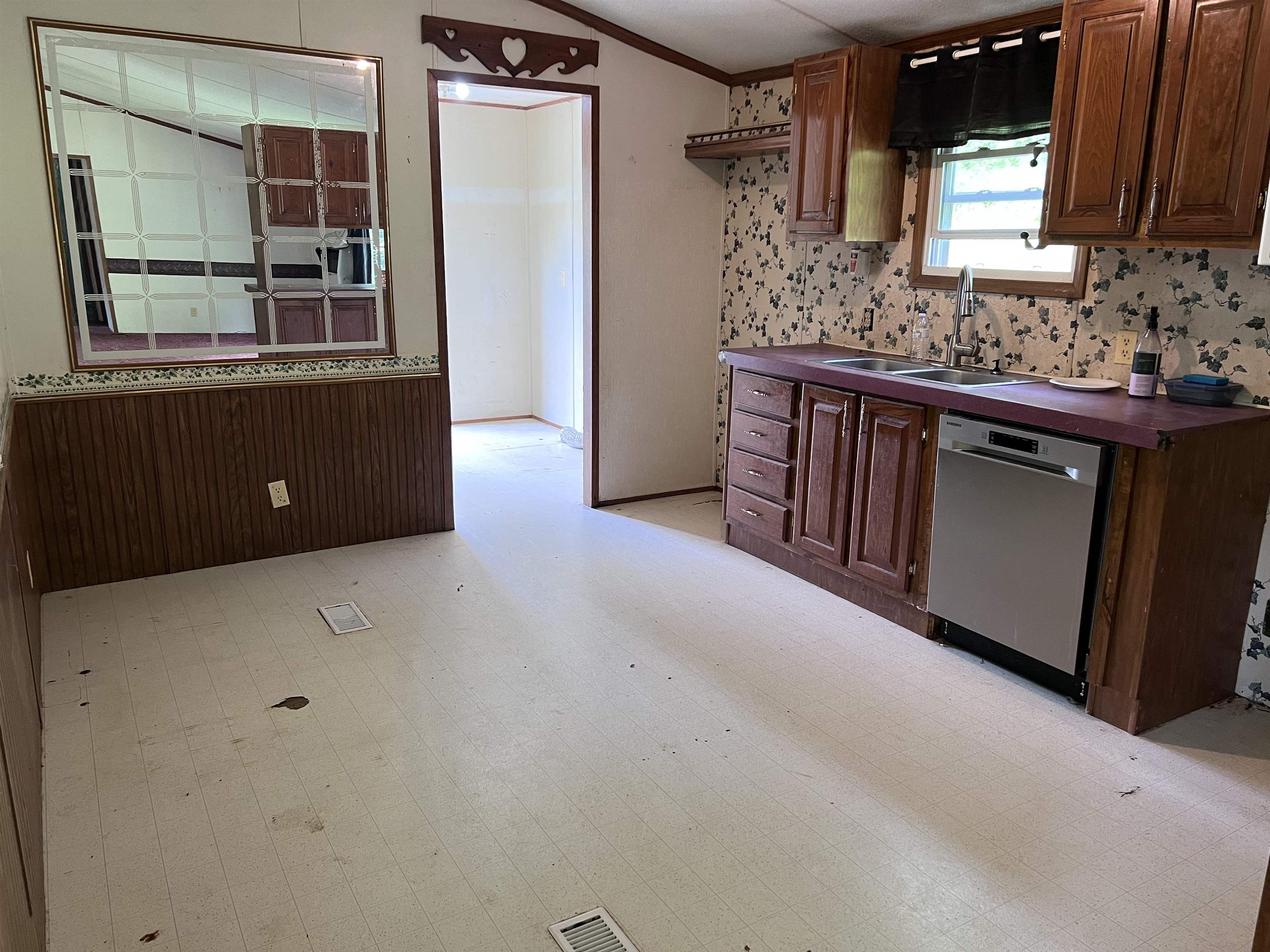 https://zimg.paragon.ice.com/ParagonImages/Property/PH/AABRKY/60774/2/0/0/79498656fe8bdca853ea4e7be24c4edb/0/cf5becd3b06f5323ec0349e6b4d6711f/60774-9c7829af-9032-45bd-9514-1e7e9fede66d.JPG
