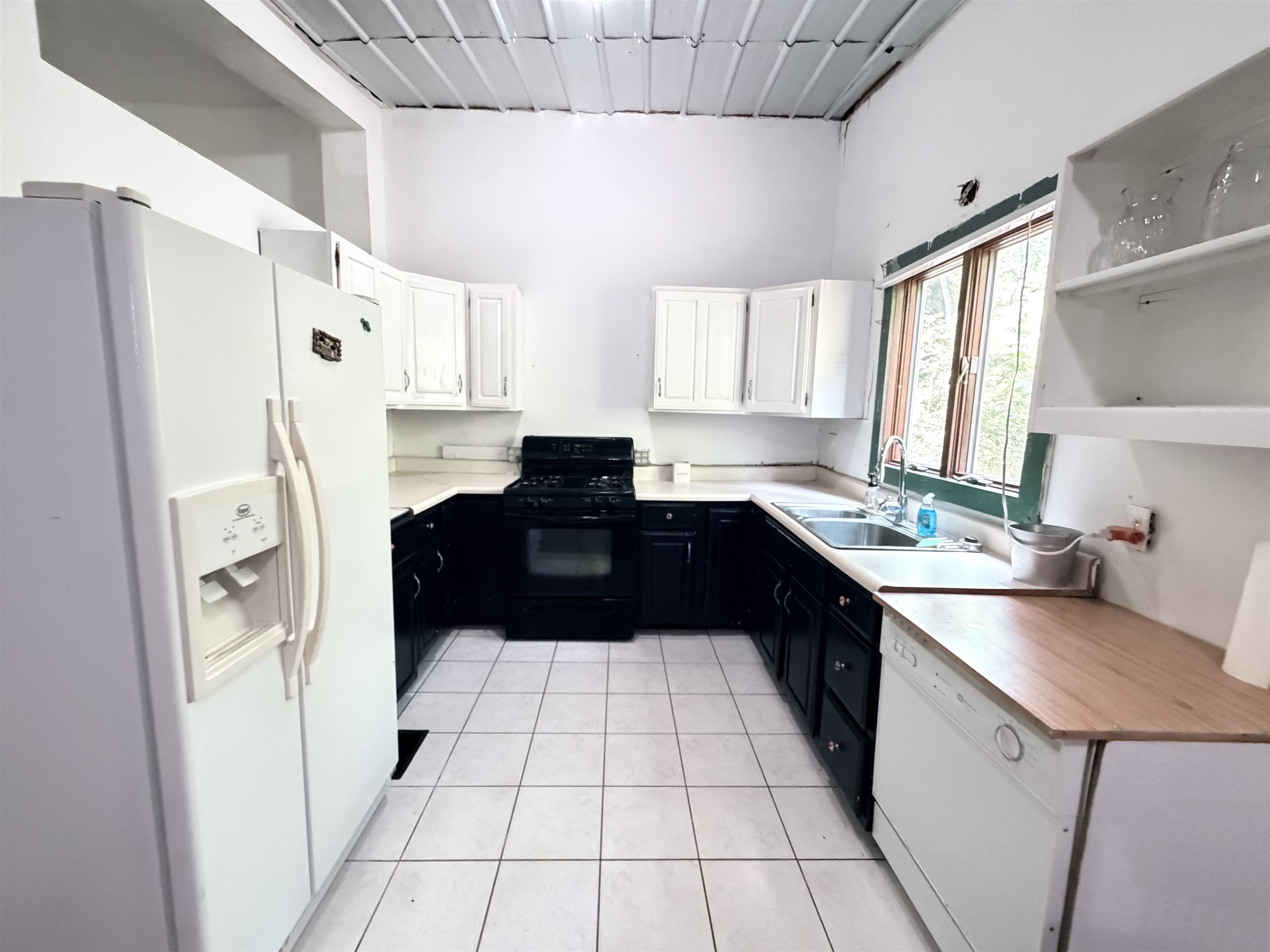 https://zimg.paragon.ice.com/ParagonImages/Property/PH/AABRKY/60775/1/0/0/e2557e58faaf71df16df16a68df60b66/0/b01790918c2629b18f155f4979c88d6b/60775-ce5d427c-7221-4b3e-8354-23e550f8ed0e.JPG