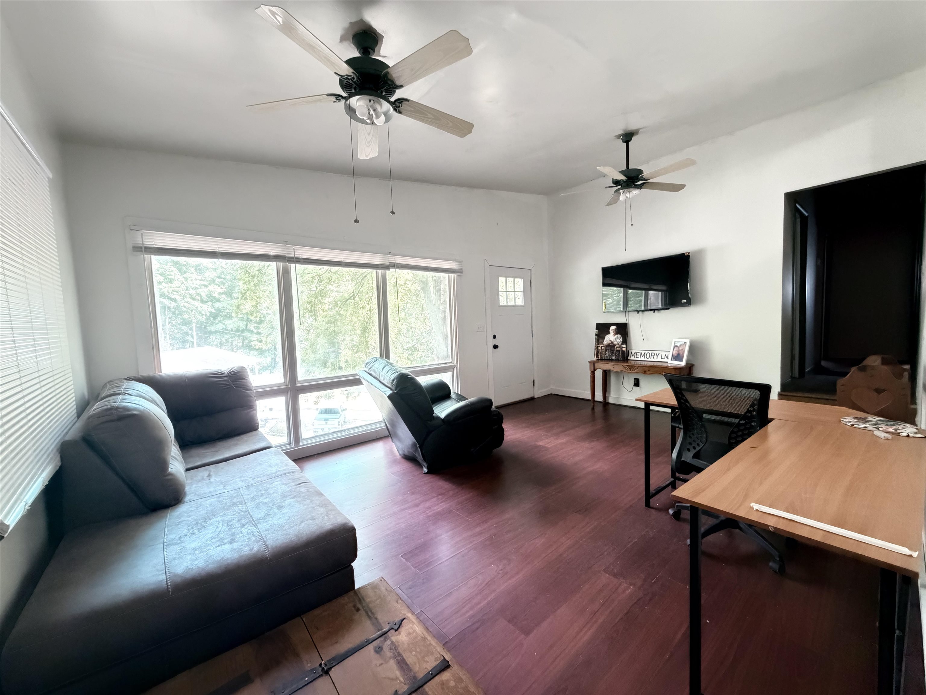 https://zimg.paragon.ice.com/ParagonImages/Property/PH/AABRKY/60775/3/0/0/3e0ccf5eae783b41e20baa7552a93a66/0/b01790918c2629b18f155f4979c88d6b/60775-af8554da-cc97-4d05-864b-1e1b2b70a2fd.JPG