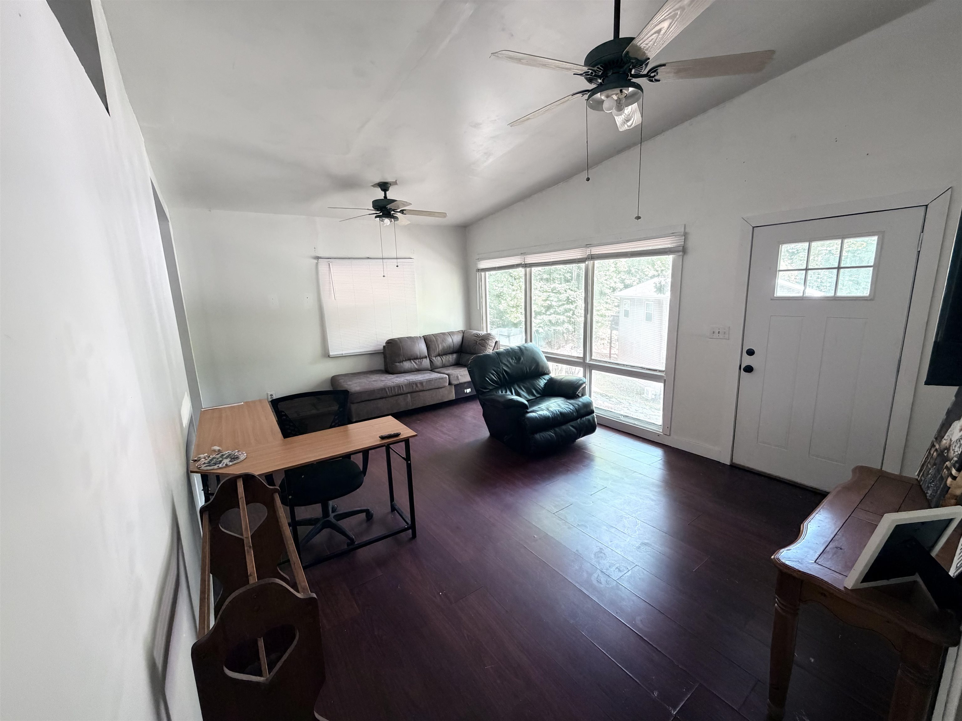 https://zimg.paragon.ice.com/ParagonImages/Property/PH/AABRKY/60775/4/0/0/f3c433e5b5e4a9bb3eaad2c0ab5ab5d1/0/b01790918c2629b18f155f4979c88d6b/60775-a28787d8-f52a-4efb-97b1-f40c95744219.JPG