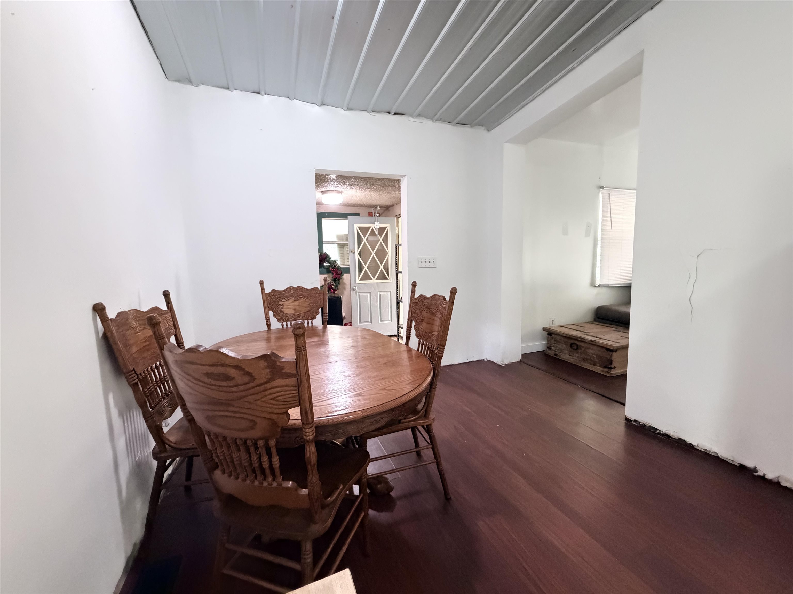 https://zimg.paragon.ice.com/ParagonImages/Property/PH/AABRKY/60775/5/0/0/f279a05336bed7a4b9fbe6e8066c5bd6/0/b01790918c2629b18f155f4979c88d6b/60775-3279173b-d41c-448d-ad2c-915d2b97d51d.JPG