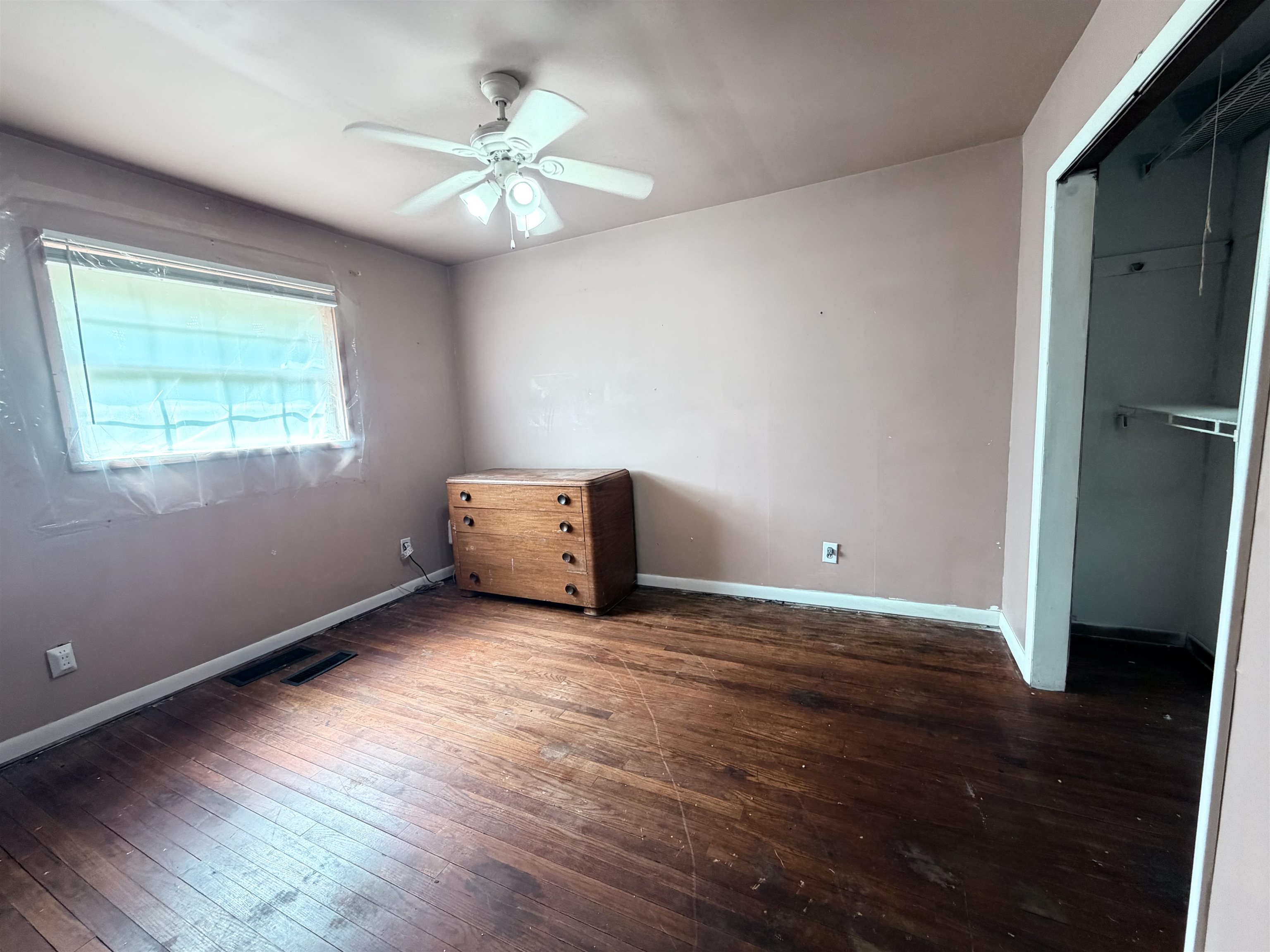 https://zimg.paragon.ice.com/ParagonImages/Property/PH/AABRKY/60775/7/0/0/ce404e3aff3c1498309de75404d12b12/0/b01790918c2629b18f155f4979c88d6b/60775-1147360e-fa0f-4d13-9eb1-1ecf48397131.JPG