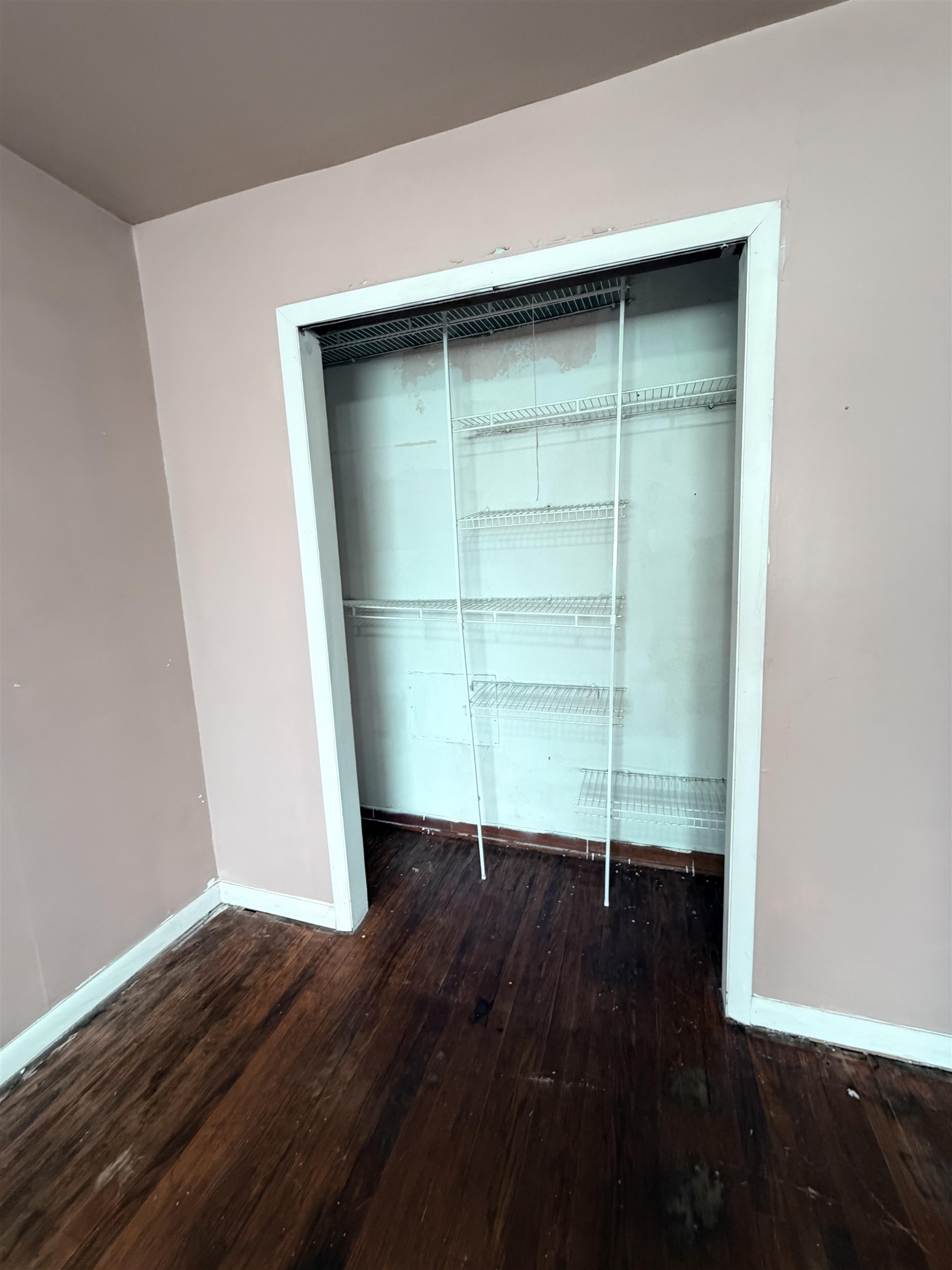 https://zimg.paragon.ice.com/ParagonImages/Property/PH/AABRKY/60775/9/0/0/214b7914eacef9b90653217fd23216a2/0/b01790918c2629b18f155f4979c88d6b/60775-fbd3c9ec-7a82-46b6-9cd9-2b1b8da52ba6.JPG