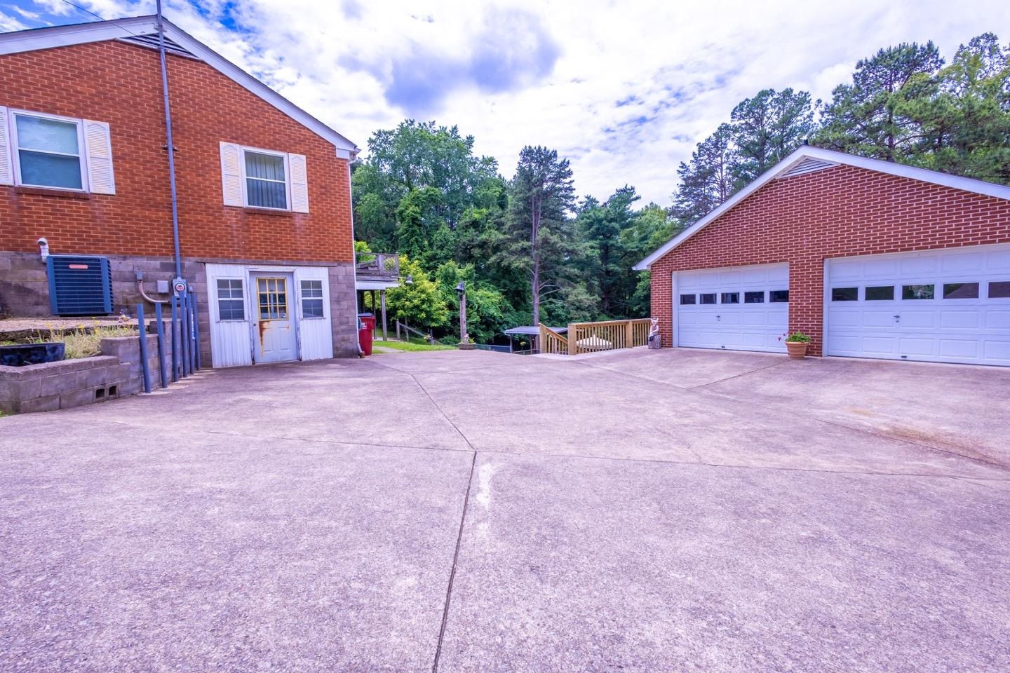 https://zimg.paragon.ice.com/ParagonImages/Property/PH/AABRKY/60776/5/0/0/0f91dbb90b0174798407ad39d9bb37db/0/a17e309f821f9f0a2113049fca42425b/60776-8c6194f8-a59a-4d4f-9f36-46568f321dfd.JPG