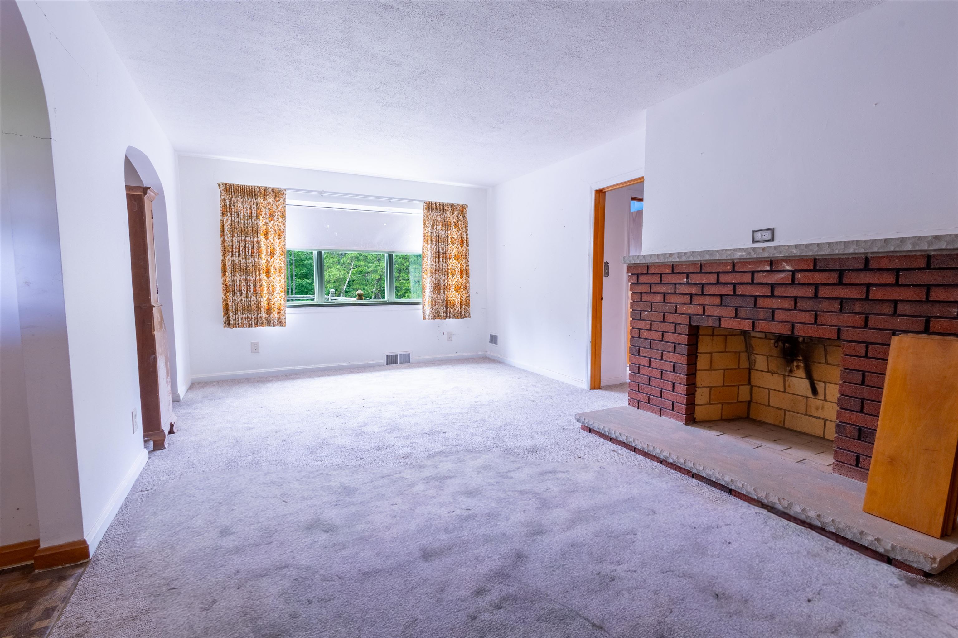 https://zimg.paragon.ice.com/ParagonImages/Property/PH/AABRKY/60776/7/0/0/e13f01bb64a7e3fa1e979bb285539c50/0/a17e309f821f9f0a2113049fca42425b/60776-81964aa3-72c4-4df4-8c5c-ada79e847637.JPG