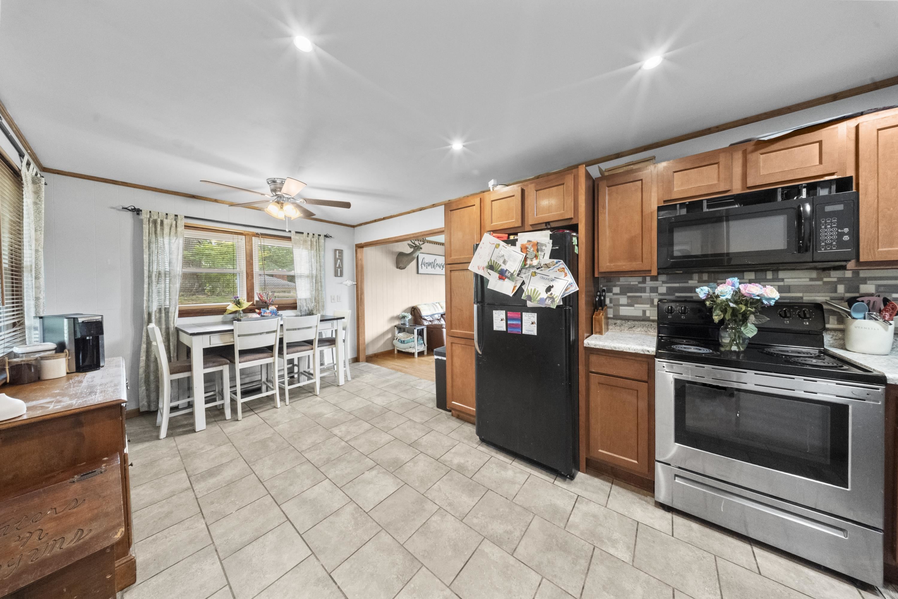 https://zimg.paragon.ice.com/ParagonImages/Property/PH/AABRKY/60781/1/0/0/e37294d1a8dc038e0f0f19b9dfb0c5cb/0/57f379aa4407ec41eff179b4f38167cf/60781-d65b374a-6a16-4793-b63c-8a0a71165ef0.JPG