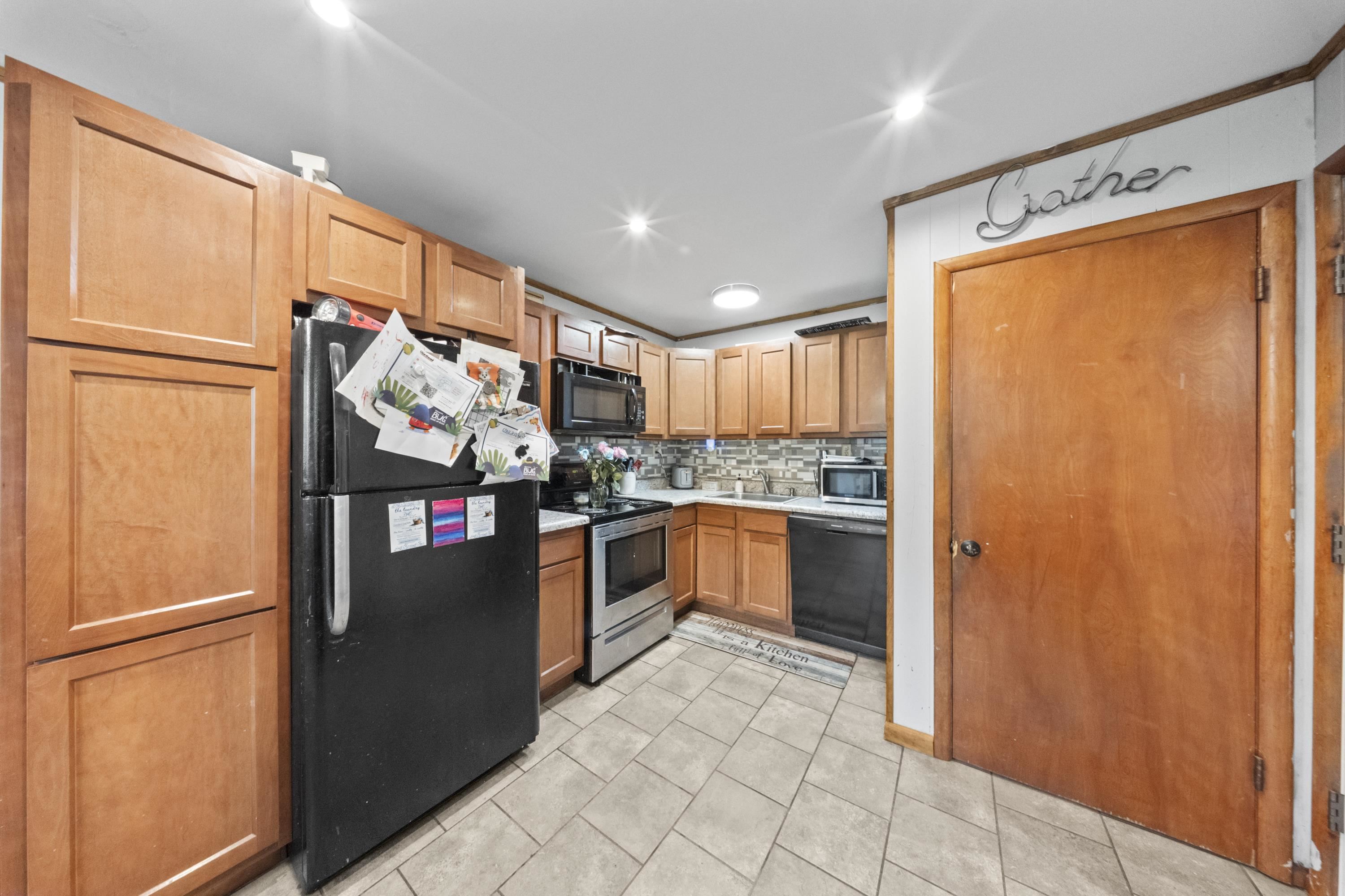 https://zimg.paragon.ice.com/ParagonImages/Property/PH/AABRKY/60781/2/0/0/fe5a810c4c234a07297856f117812ce1/0/57f379aa4407ec41eff179b4f38167cf/60781-7cff2ea9-7e36-4549-872d-8fcffc28bc04.JPG