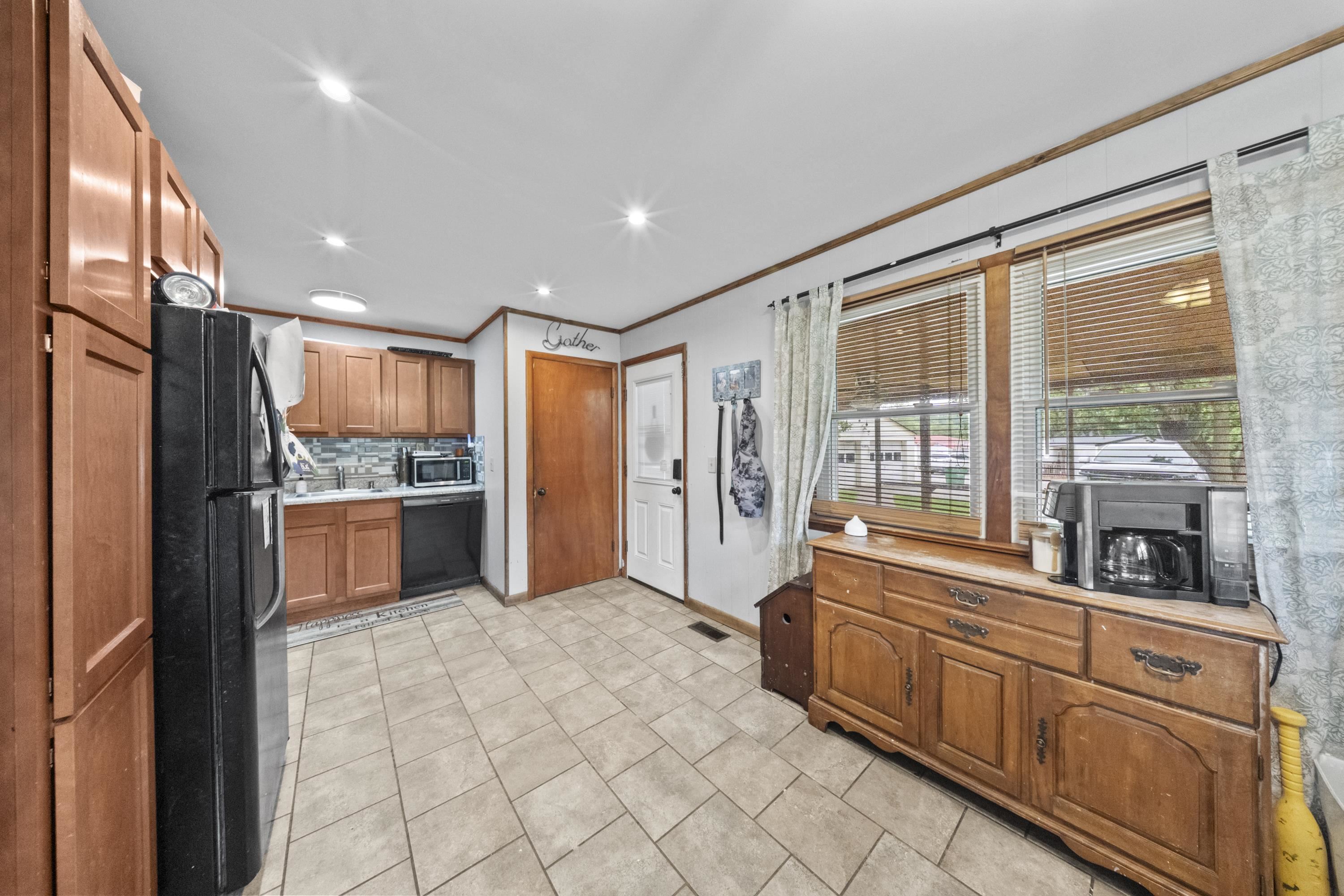 https://zimg.paragon.ice.com/ParagonImages/Property/PH/AABRKY/60781/3/0/0/583bc79f0976dbbd4b6235fa29b7612d/0/57f379aa4407ec41eff179b4f38167cf/60781-5293e653-70ed-49fa-98a6-23f8a8b173bc.JPG