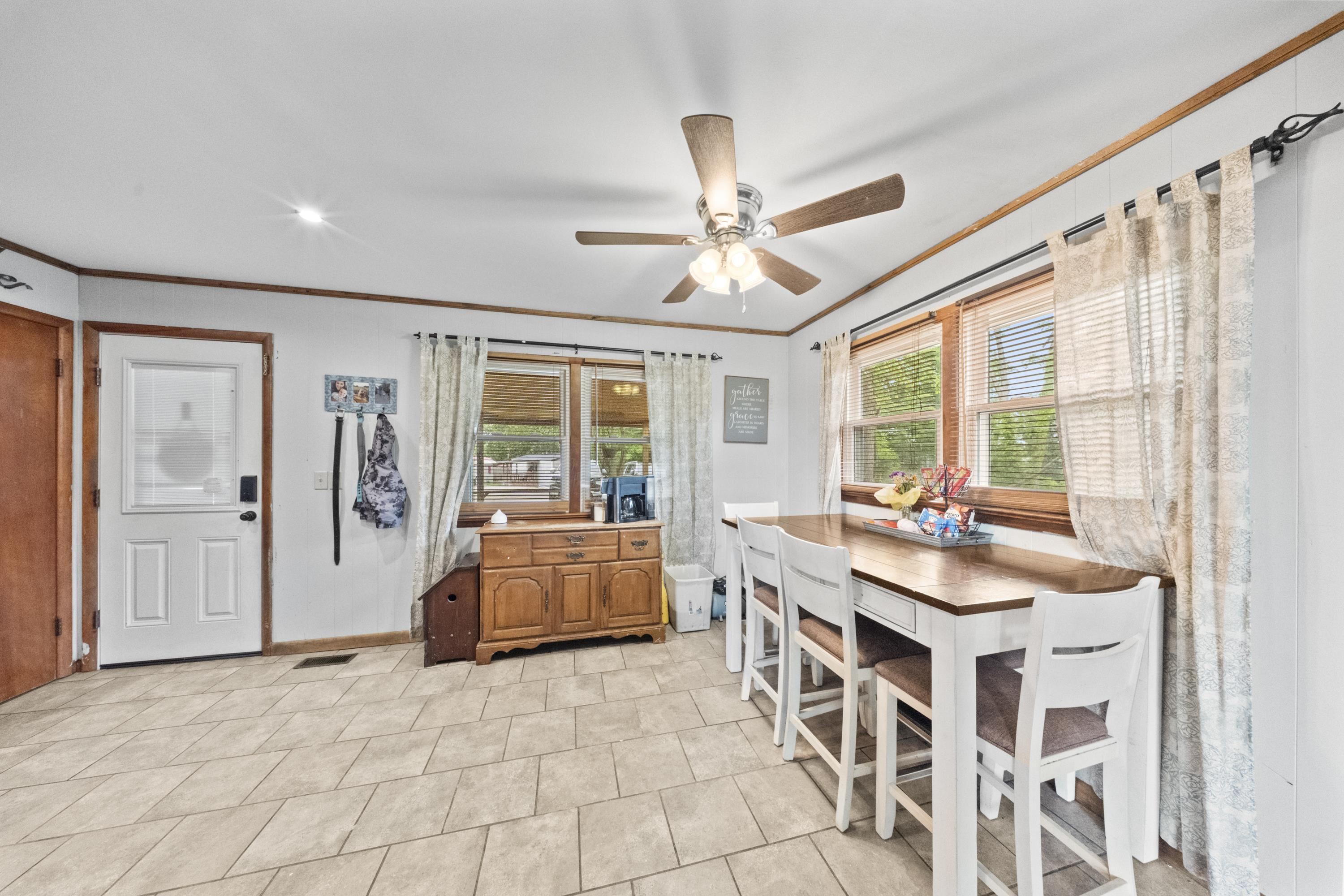 https://zimg.paragon.ice.com/ParagonImages/Property/PH/AABRKY/60781/4/0/0/aa923bd2ec37878659063e18b3fb200b/0/57f379aa4407ec41eff179b4f38167cf/60781-2824eefa-8377-43c8-95b8-852501400c2b.JPG