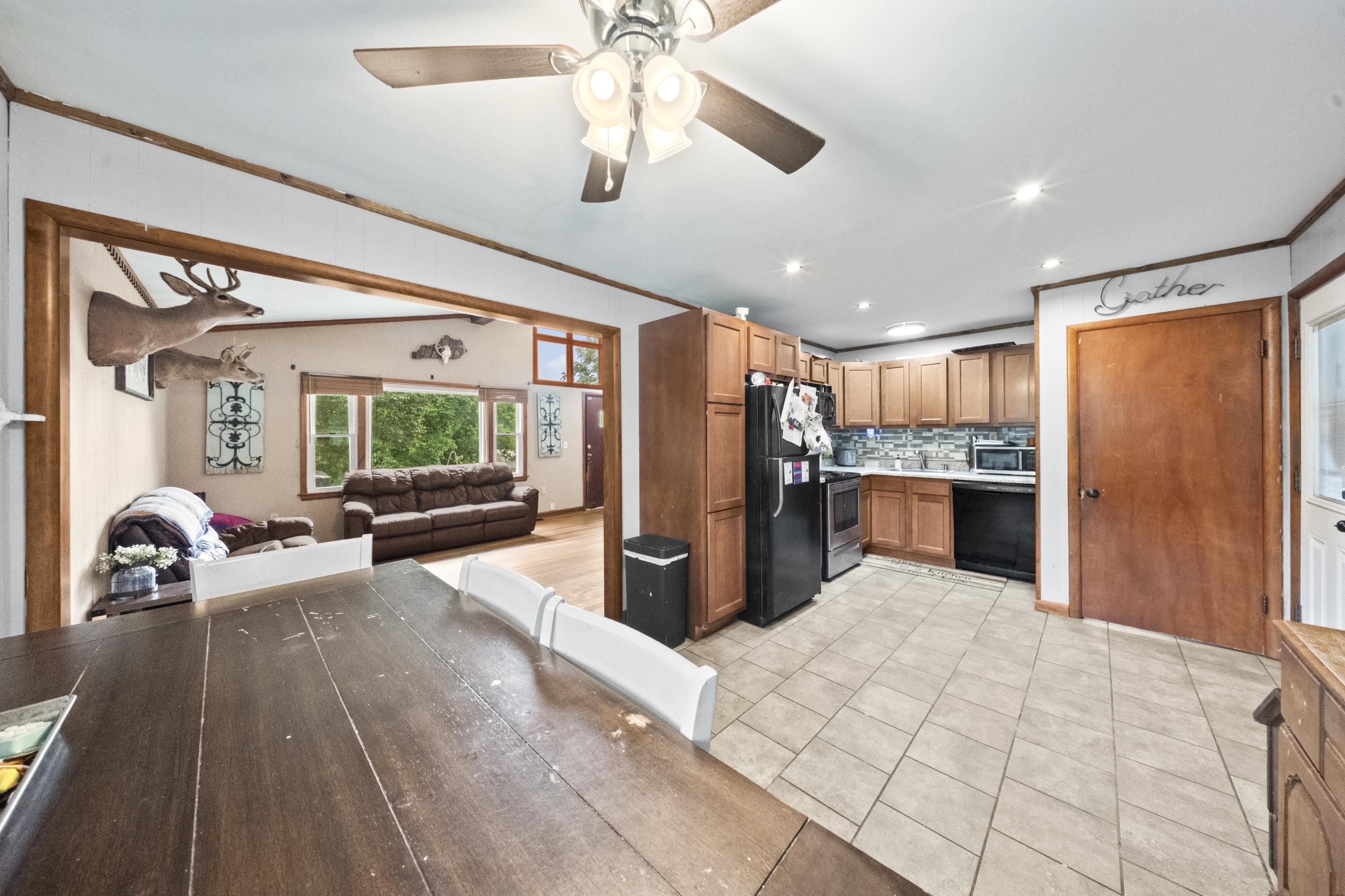https://zimg.paragon.ice.com/ParagonImages/Property/PH/AABRKY/60781/5/0/0/3336454d307629d02a827214adb58273/0/57f379aa4407ec41eff179b4f38167cf/60781-e4e6876f-1201-4c5b-ba5b-2bcf2b30d77b.JPG