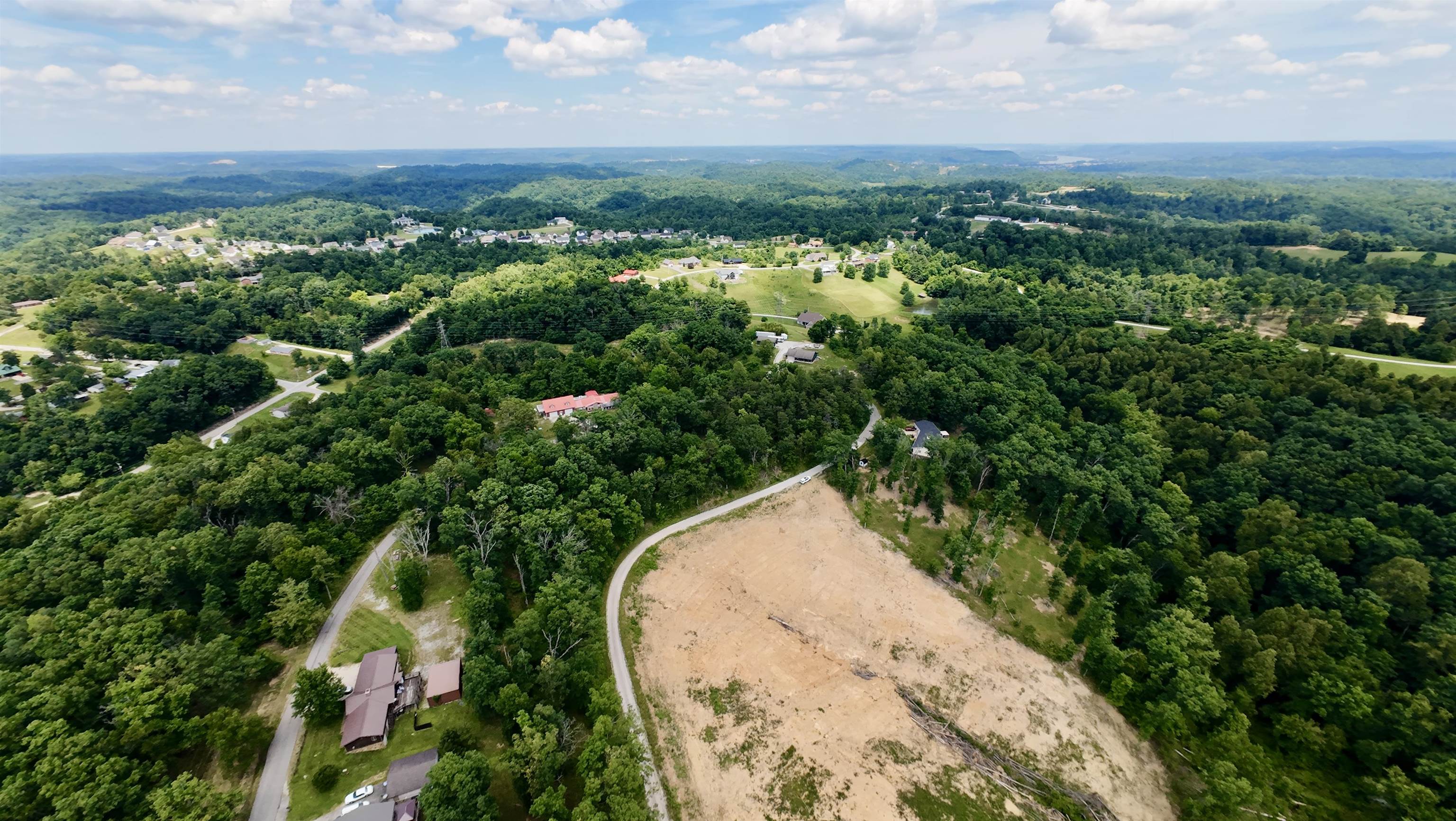 https://zimg.paragon.ice.com/ParagonImages/Property/PH/AABRKY/60782/1/0/0/8e5541c935848b892e2a1bea4ae4334e/0/54dbd4a7fe23446a5a62884f9565e217/60782-d9dda945-e79b-4f17-be70-9e21bd3e4a6f.JPG