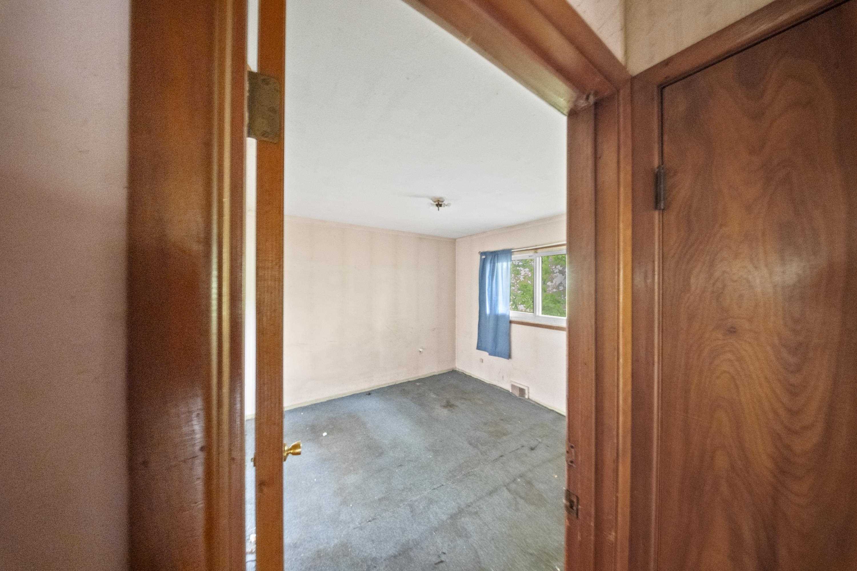 https://zimg.paragon.ice.com/ParagonImages/Property/PH/AABRKY/60798/12/0/0/77592c09e53d9a346fdaa45995a6dc56/0/824390687d6b18899bc75ebee9a156bf/60798-92f441cf-2ad8-4238-a9ab-911fb521dc2a.JPG
