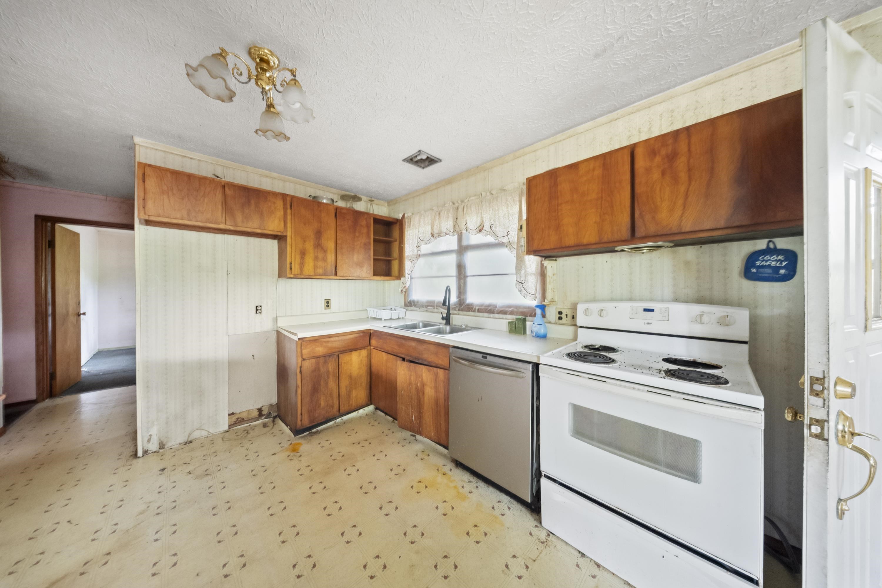 https://zimg.paragon.ice.com/ParagonImages/Property/PH/AABRKY/60798/8/0/0/d90c3b9ce01b2da88d9709d7db91edc1/0/824390687d6b18899bc75ebee9a156bf/60798-77e0a9be-57fc-4c3a-8b1d-4646a691157e.JPG