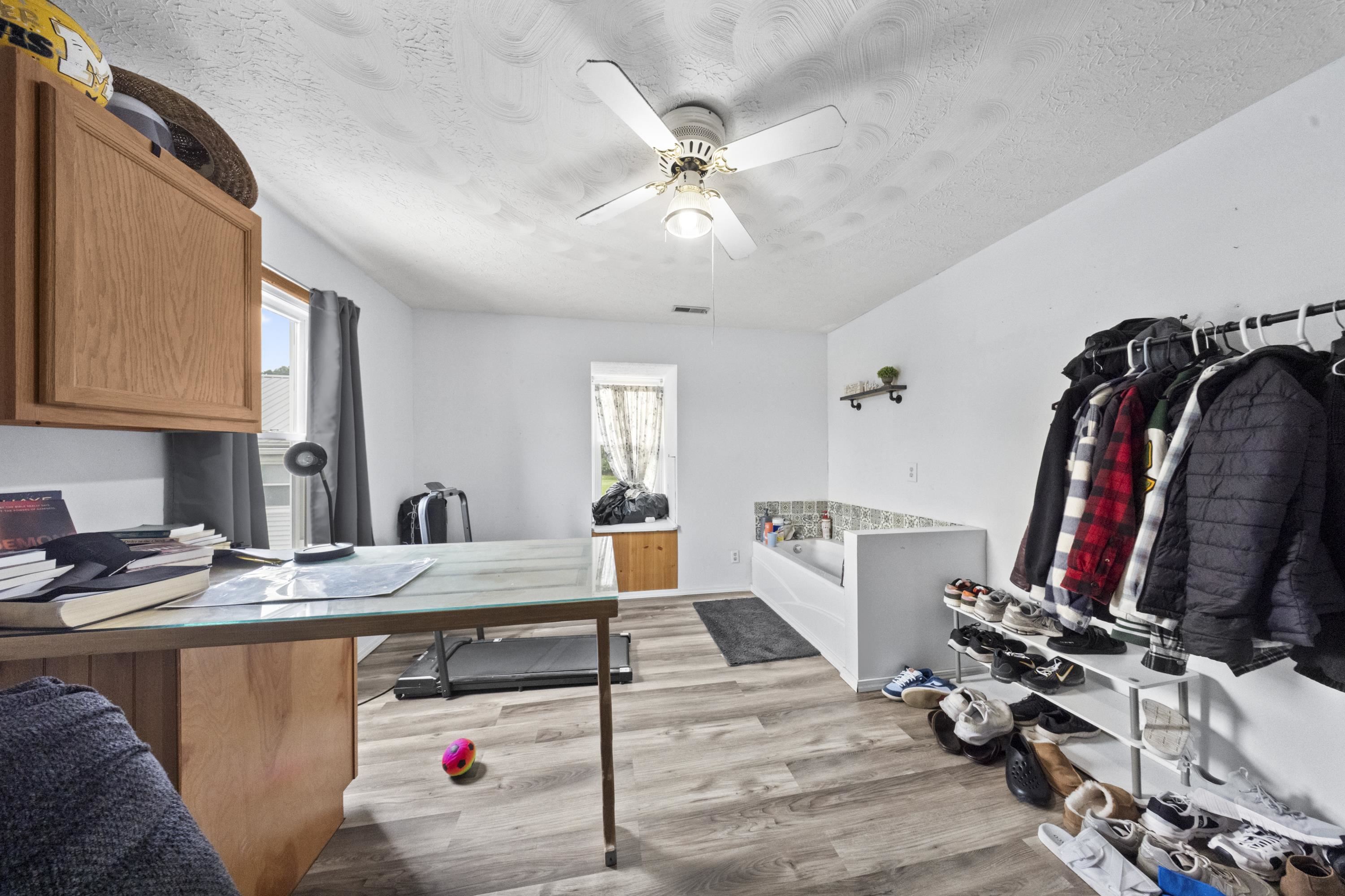 https://zimg.paragon.ice.com/ParagonImages/Property/PH/AABRKY/60800/12/0/0/b0f2c234bd13b9964a418deb1783b5a3/0/988f8b4af7d5b079814ec1437f4a7a52/60800-089293d9-9e9f-4de6-beab-465477bd62d8.JPG