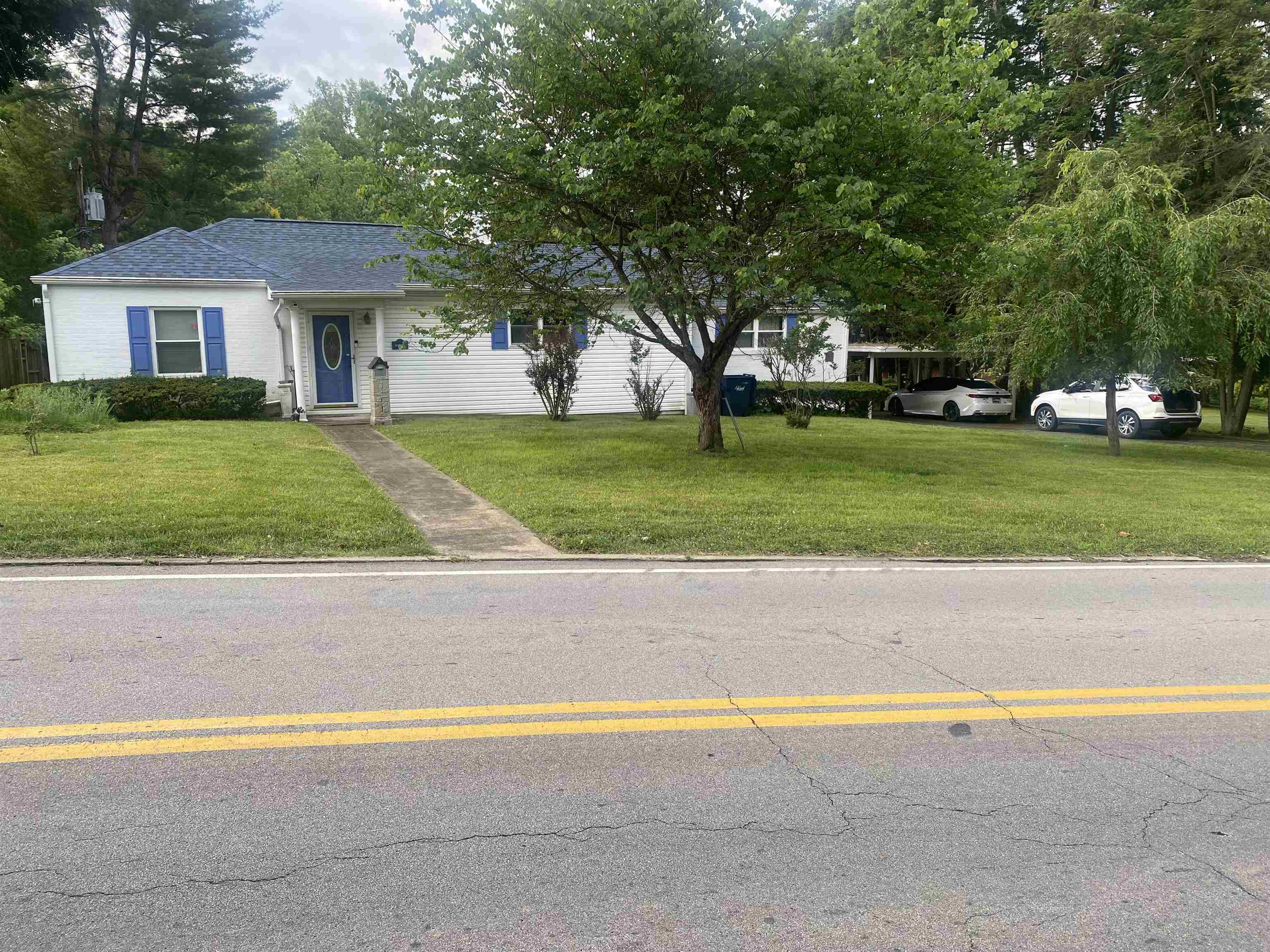 https://zimg.paragon.ice.com/ParagonImages/Property/PH/AABRKY/60801/13/0/0/542b63dfc55ff0d816290aa9cafb09f3/0/a19db866ab5506f330f704e9babbbad3/60801-e689cc33-d454-4e91-9d37-60d28db00fe9.JPG