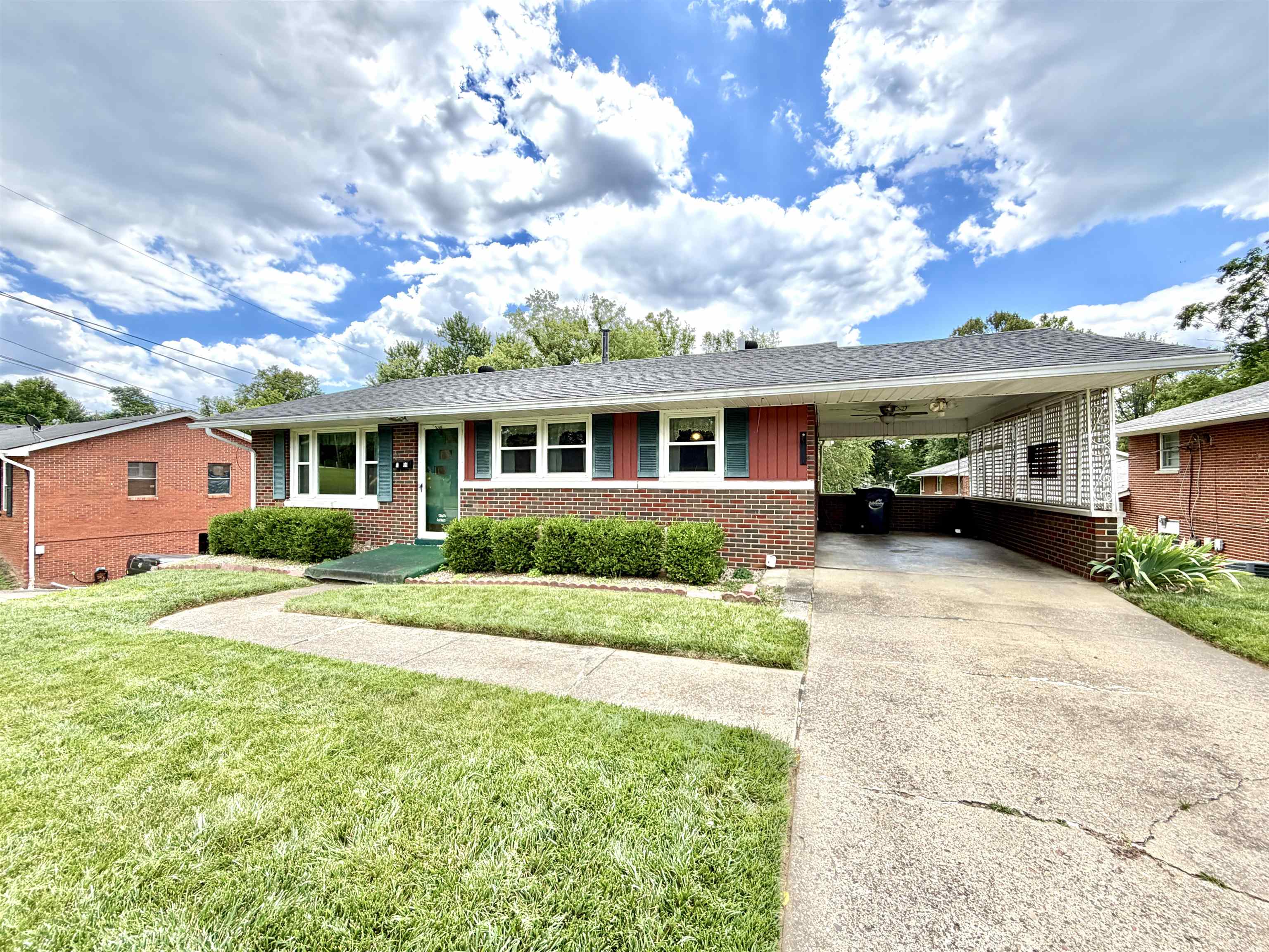 https://zimg.paragon.ice.com/ParagonImages/Property/PH/AABRKY/60804/1/0/0/40f37bd1c6af34238a75b76fec9621e3/0/a024a0d3d0b2690641806c948296fb56/60804-d7d1edce-c3ea-4016-a2eb-a155ba56e5d4.JPG
