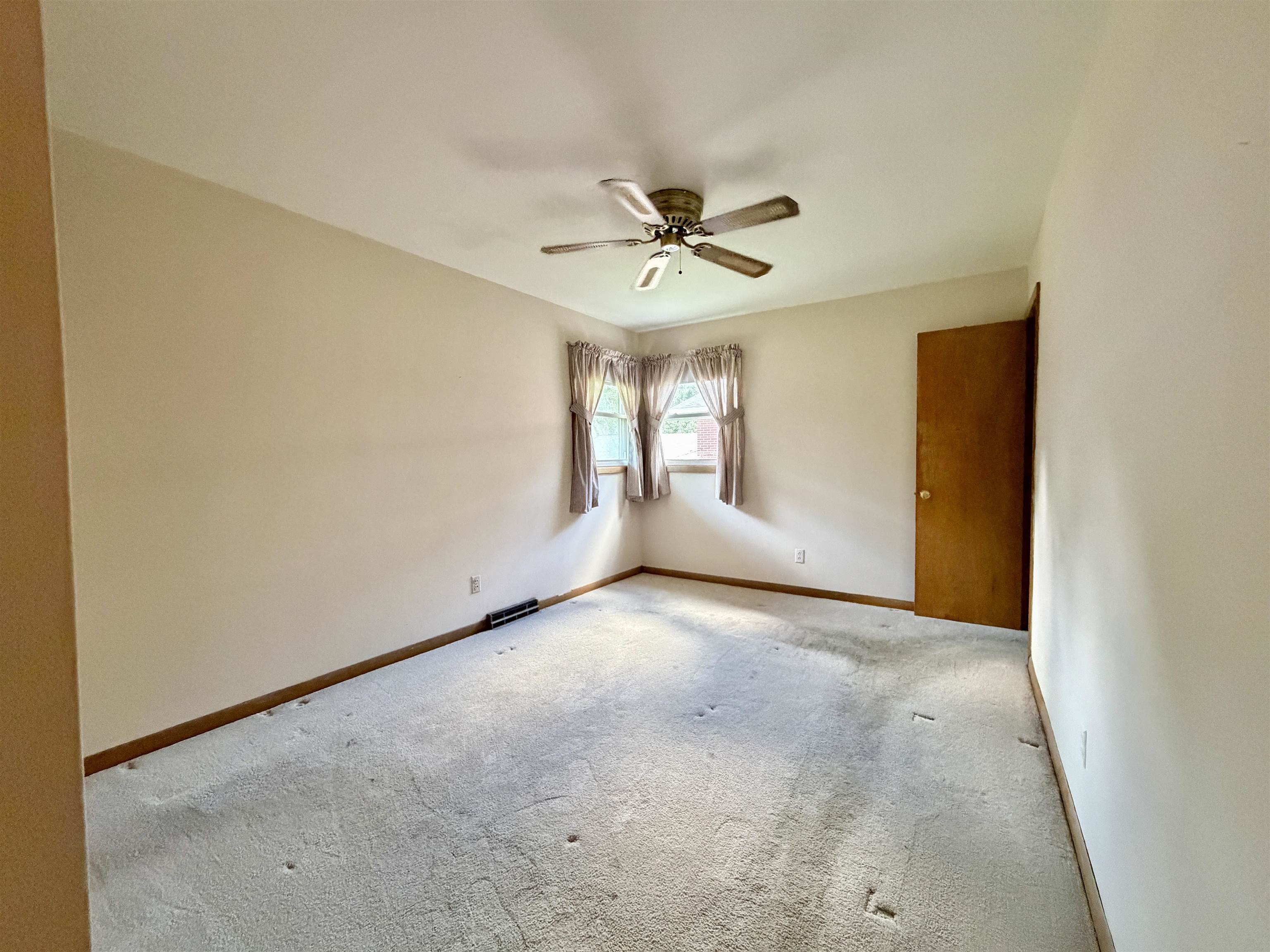 https://zimg.paragon.ice.com/ParagonImages/Property/PH/AABRKY/60804/13/0/0/71771dfa658ff046f7821b1114b9b135/0/a024a0d3d0b2690641806c948296fb56/60804-08b1f8a6-fe52-43f6-9f45-e7edd1203e60.JPG