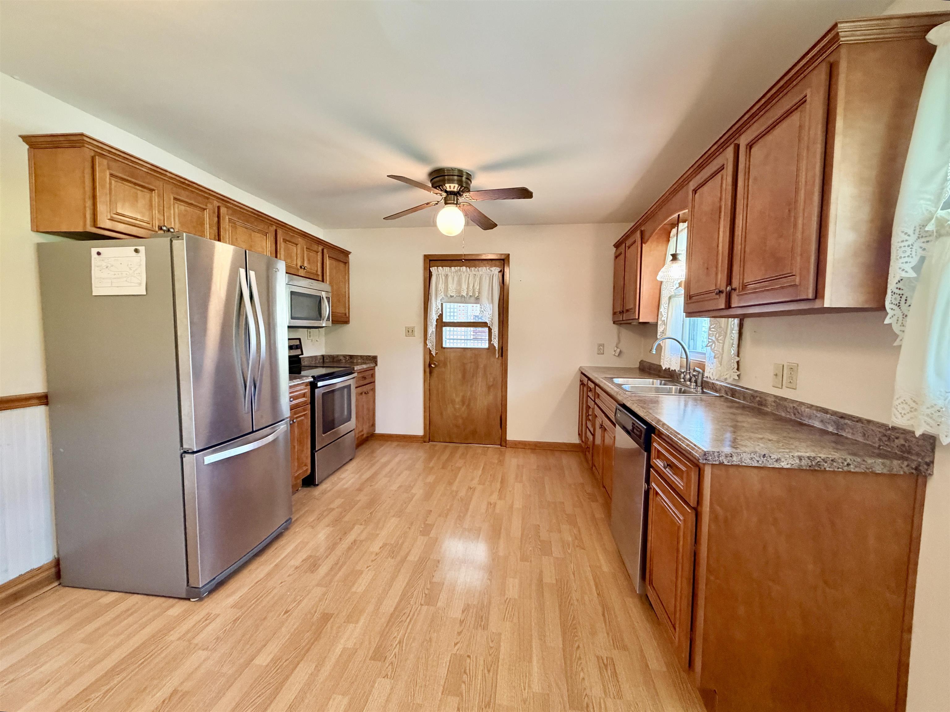 https://zimg.paragon.ice.com/ParagonImages/Property/PH/AABRKY/60804/4/0/0/d10ec727b4171d746fff013a3c53e6f3/0/a024a0d3d0b2690641806c948296fb56/60804-61bb75f6-f180-4e62-ab89-0e7b1008b74a.JPG