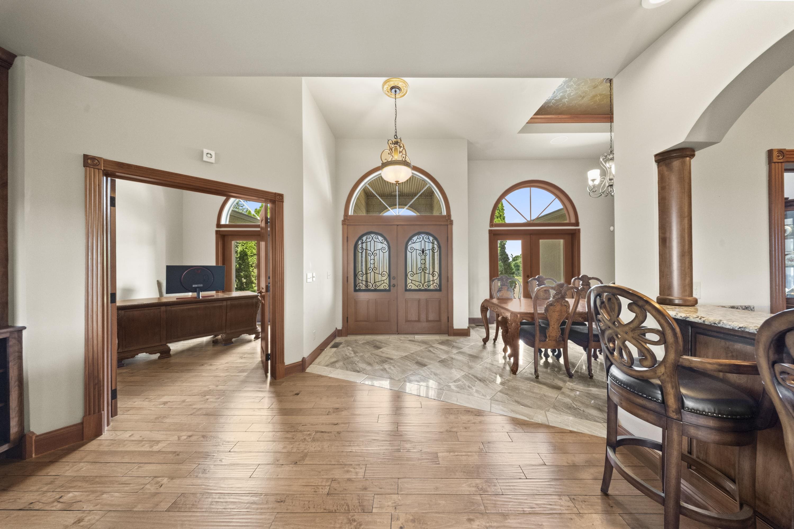 https://zimg.paragon.ice.com/ParagonImages/Property/PH/AABRKY/60805/6/0/0/7e43c640b46508ed3679f4844460bc98/0/9f6d95c674a1cfc7b9b61bfe425ac494/60805-c3d69771-a184-4a68-a216-bcb514ca777c.JPG