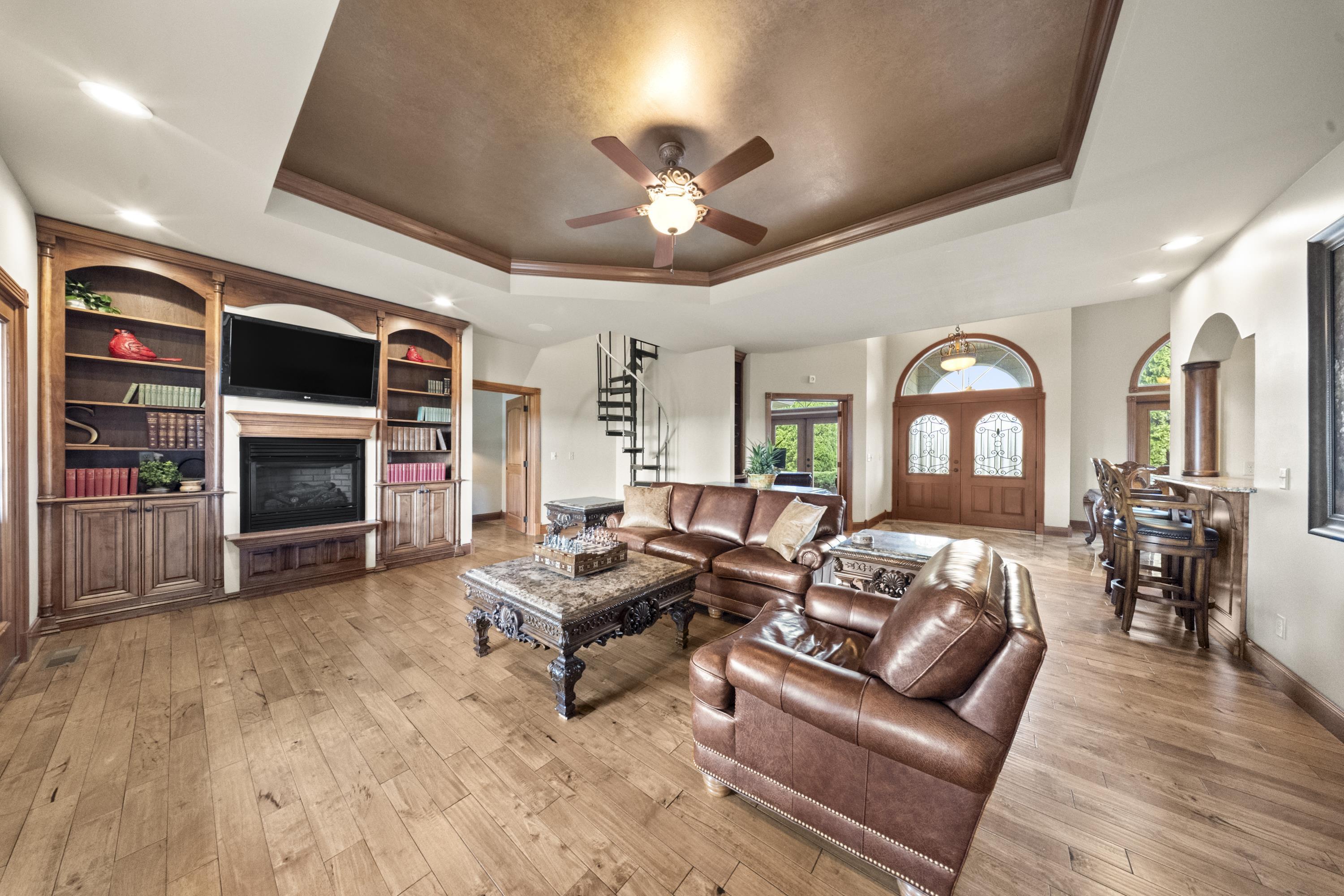 https://zimg.paragon.ice.com/ParagonImages/Property/PH/AABRKY/60805/9/0/0/c76c50cfa1113e4e88bcc73525fcad58/0/9f6d95c674a1cfc7b9b61bfe425ac494/60805-20407a2d-049e-468c-8404-302eeb428e26.JPG
