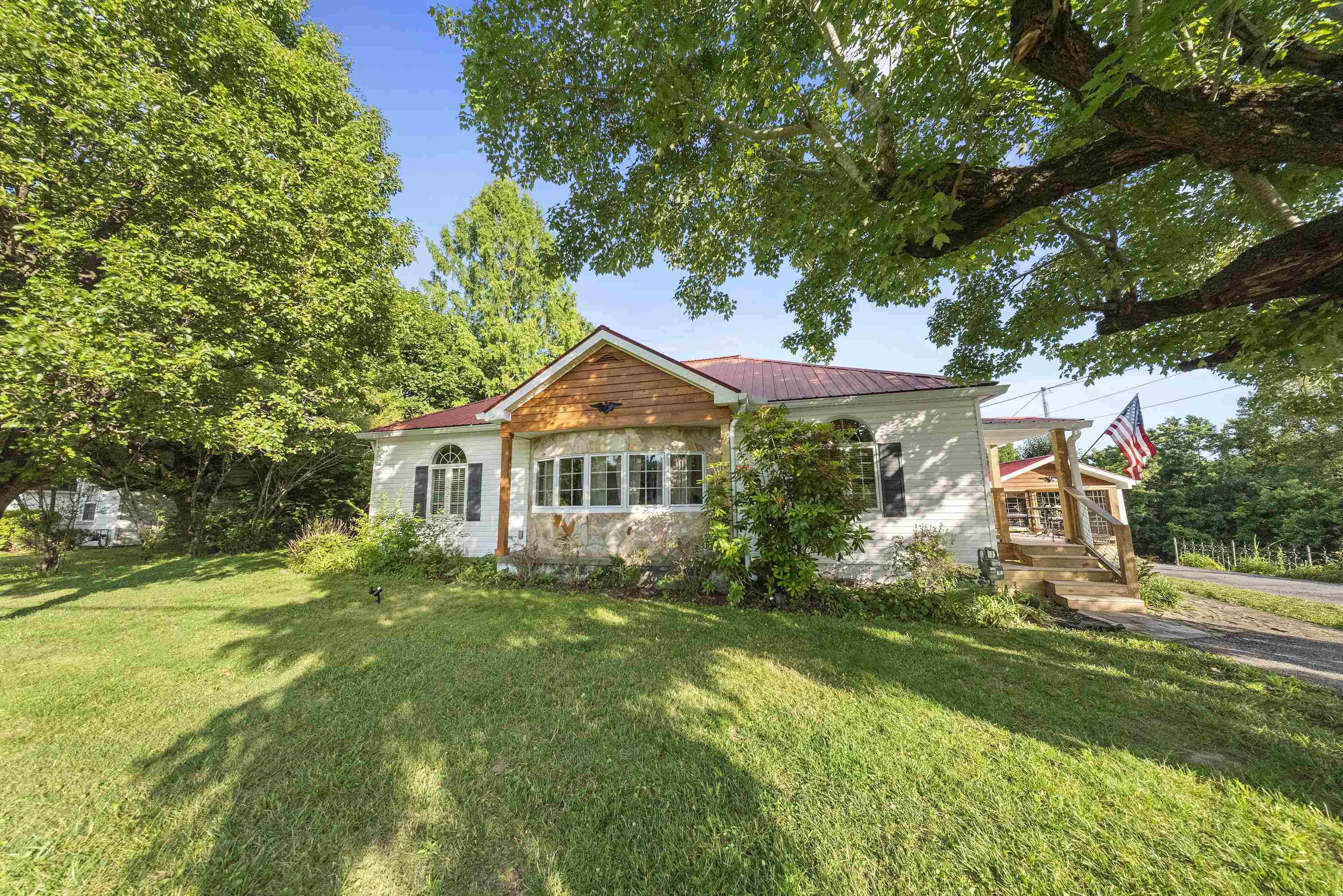 https://zimg.paragon.ice.com/ParagonImages/Property/PH/AABRKY/60806/1/0/0/1ae6e44856cafbeb239c77ab27ea18e9/0/7b18670bd75d70d059fe0ff1c279232c/60806-f4e94f15-1676-4518-9223-162d2843de9e.JPG