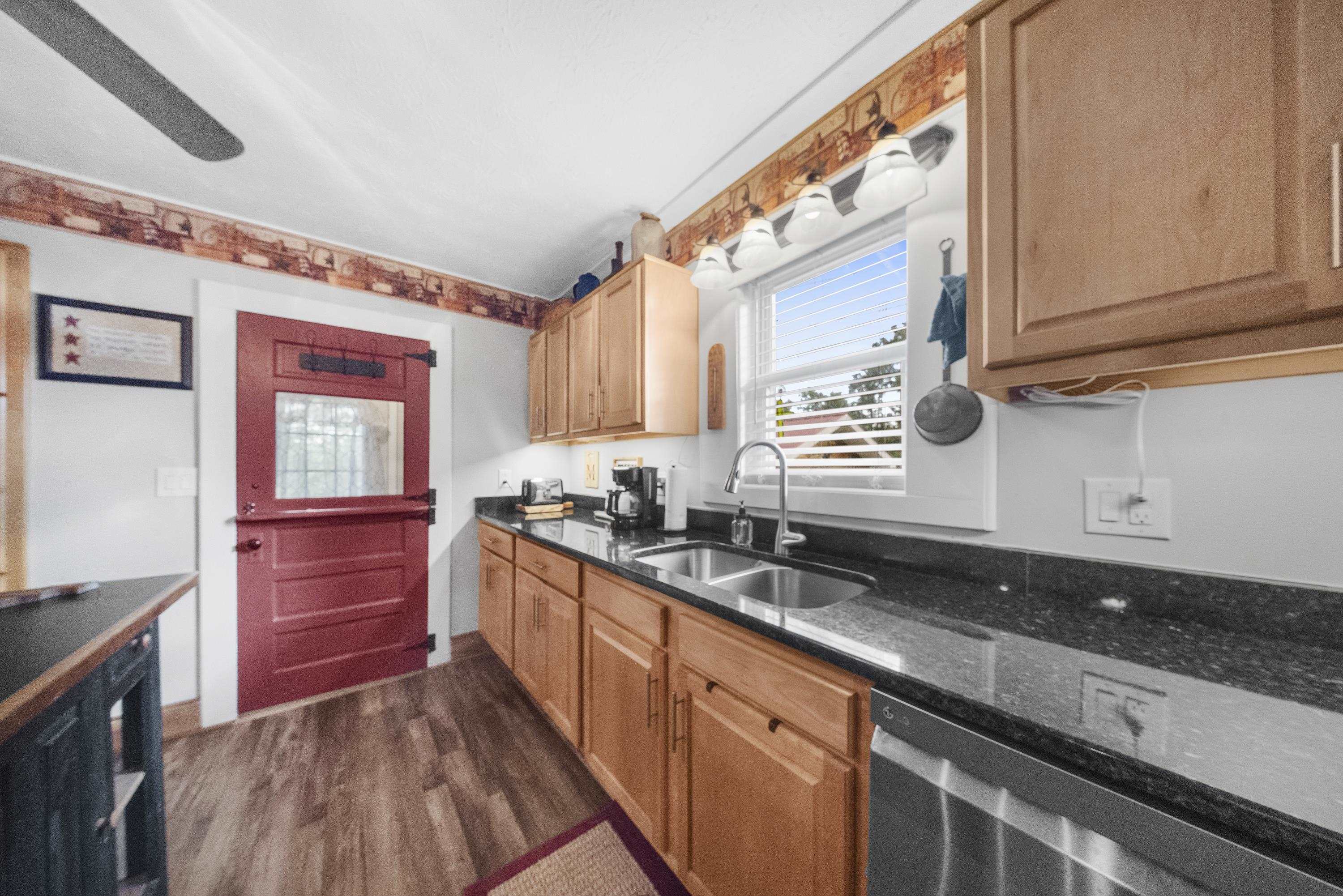 https://zimg.paragon.ice.com/ParagonImages/Property/PH/AABRKY/60806/7/0/0/ed2fcbc63366d721571665235527cbb5/0/7b18670bd75d70d059fe0ff1c279232c/60806-337cf928-c407-4050-b00c-2c5a565cc8fa.JPG