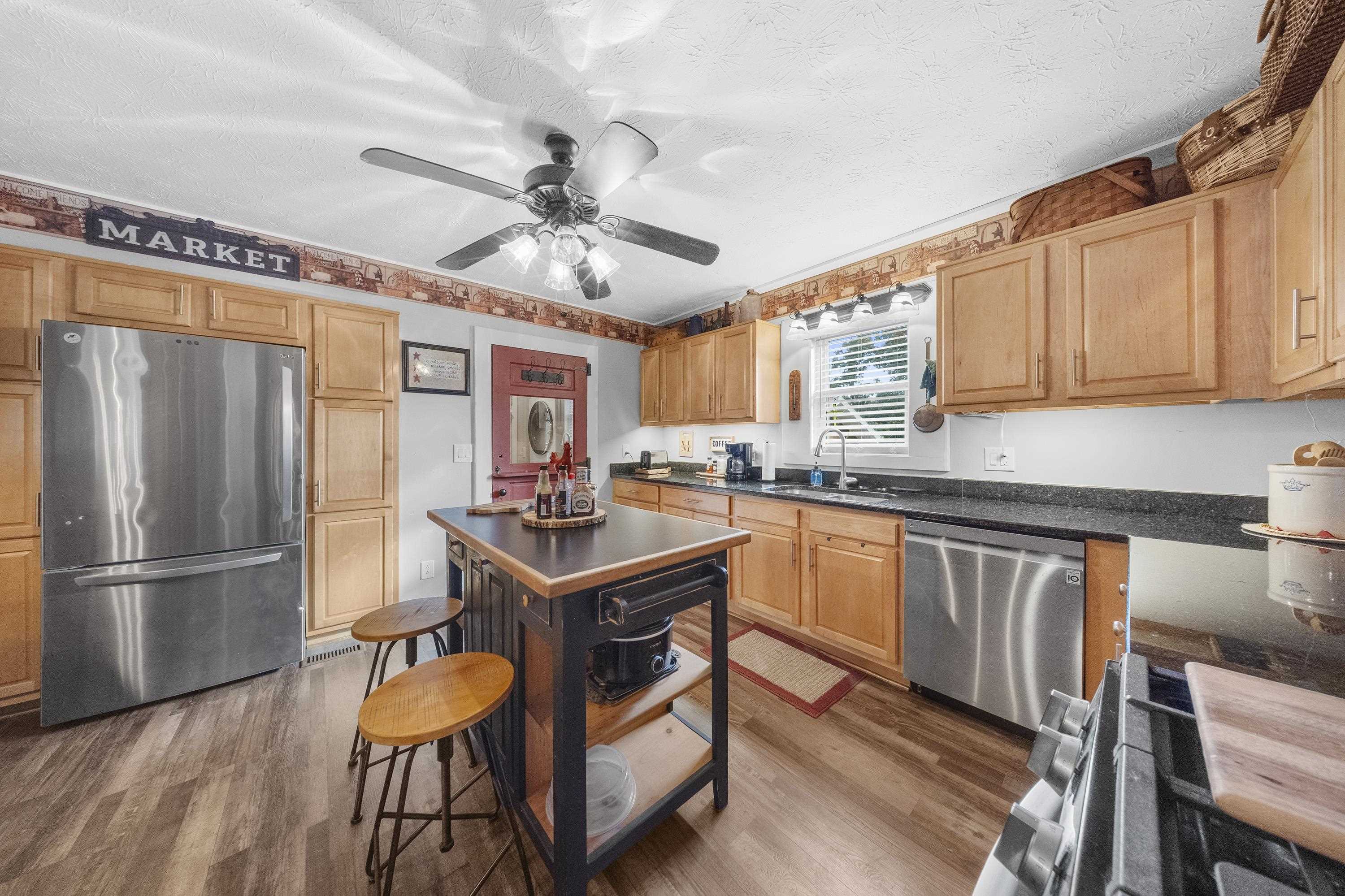 https://zimg.paragon.ice.com/ParagonImages/Property/PH/AABRKY/60806/8/0/0/1cc39d1deb313f48b13f0f787e59072e/0/7b18670bd75d70d059fe0ff1c279232c/60806-b97daceb-61cd-4df8-aaa1-4d67f0db2ed4.JPG