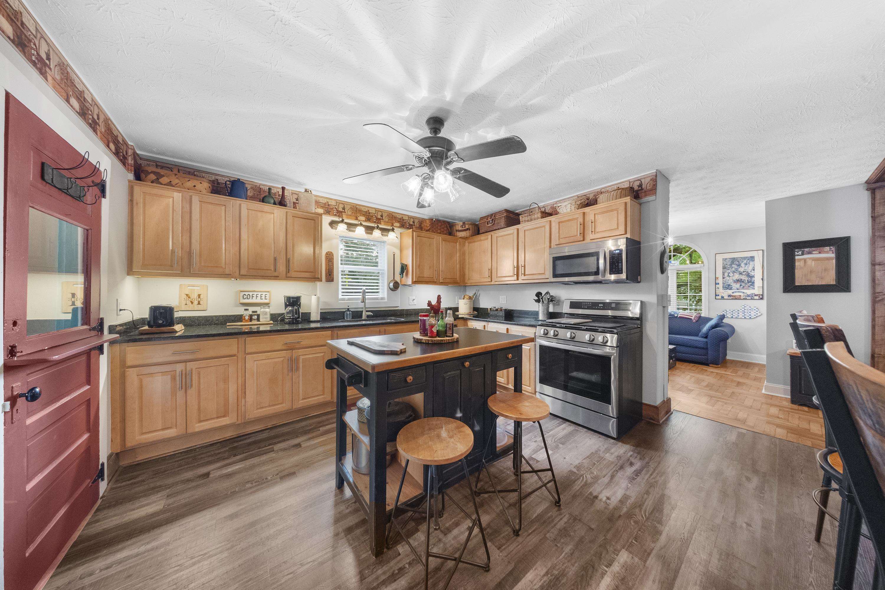 https://zimg.paragon.ice.com/ParagonImages/Property/PH/AABRKY/60806/9/0/0/8845ad8588a6b2f72728cda7e200b29f/0/7b18670bd75d70d059fe0ff1c279232c/60806-34dd45db-d3ba-46ad-8174-711bfc2245d7.JPG