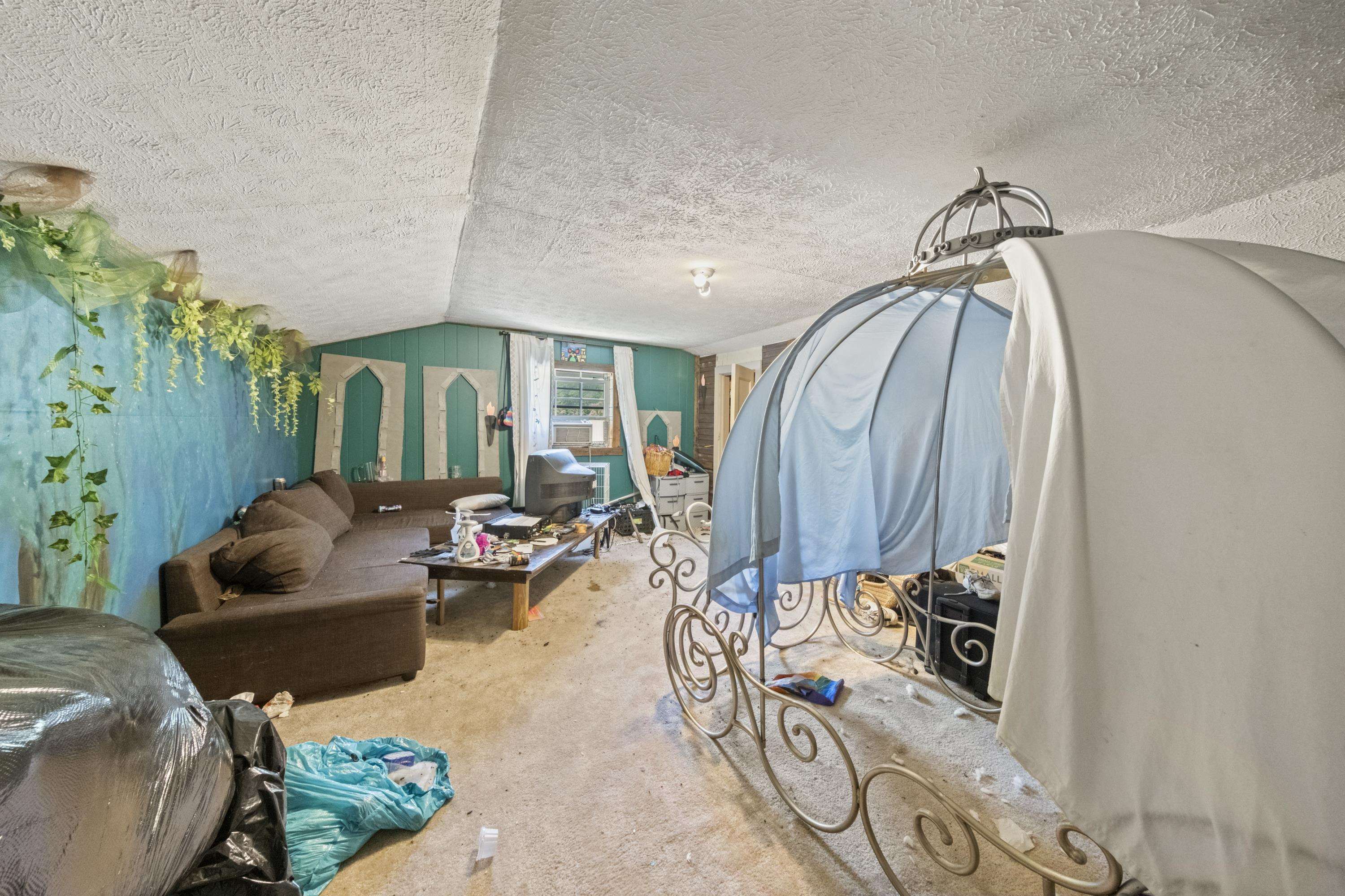 https://zimg.paragon.ice.com/ParagonImages/Property/PH/AABRKY/60810/12/0/0/e8ab6379657023abdcefdb17c4ad64d6/0/f4ce67edbf824edaff49bdf2992ba948/60810-c8a9f7b7-ea10-4de4-a26a-d95ed26615e4.JPG
