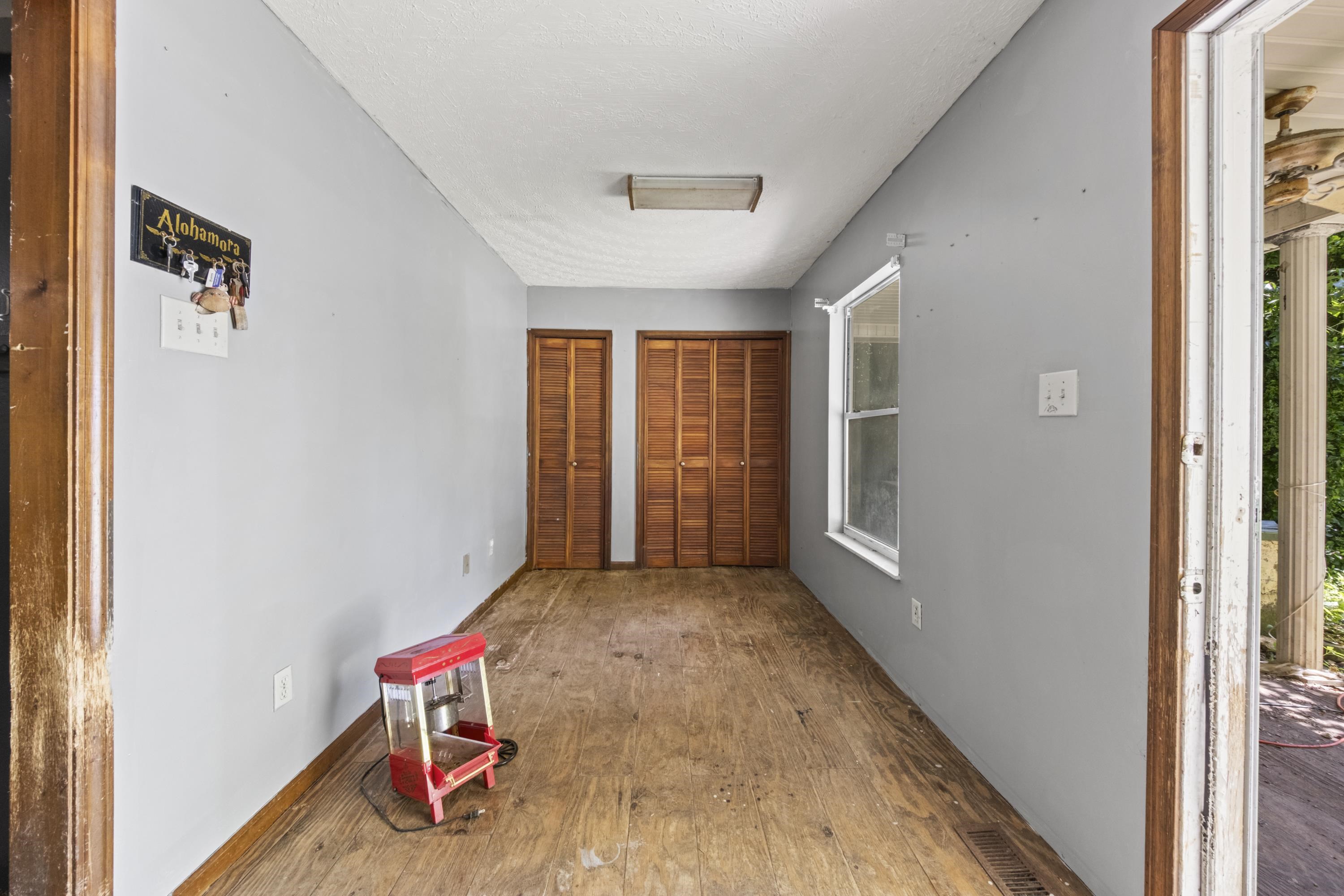 https://zimg.paragon.ice.com/ParagonImages/Property/PH/AABRKY/60810/2/0/0/1ebf6d984f66be0d8ceb5d2bffd1cceb/0/f4ce67edbf824edaff49bdf2992ba948/60810-0e407f8c-b715-41a8-9186-a92a5a97b388.JPG