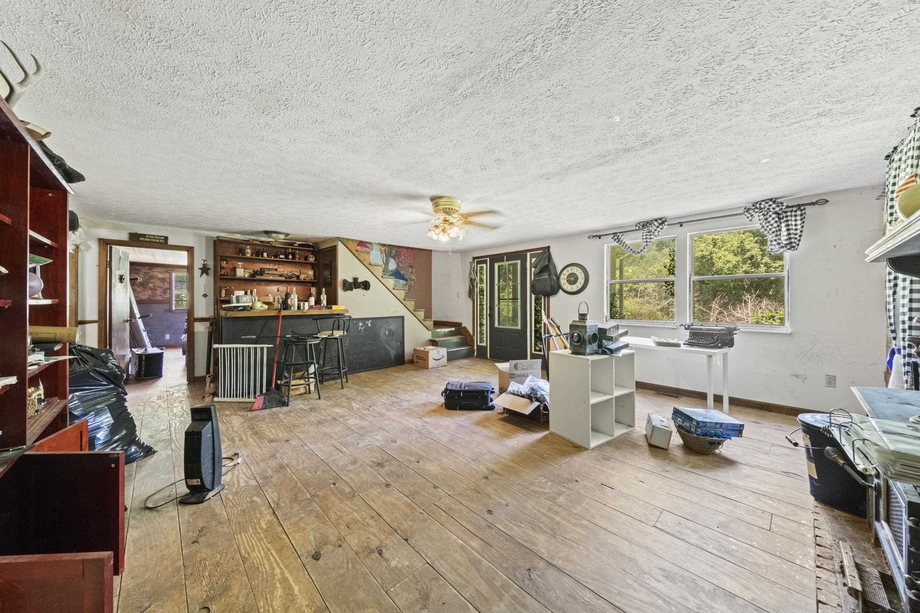 https://zimg.paragon.ice.com/ParagonImages/Property/PH/AABRKY/60810/9/0/0/1445aa60a7b6580e957fdfdee7e968c9/0/f4ce67edbf824edaff49bdf2992ba948/60810-c2d5dad2-1a2d-4a92-b294-547c86db889d.JPG