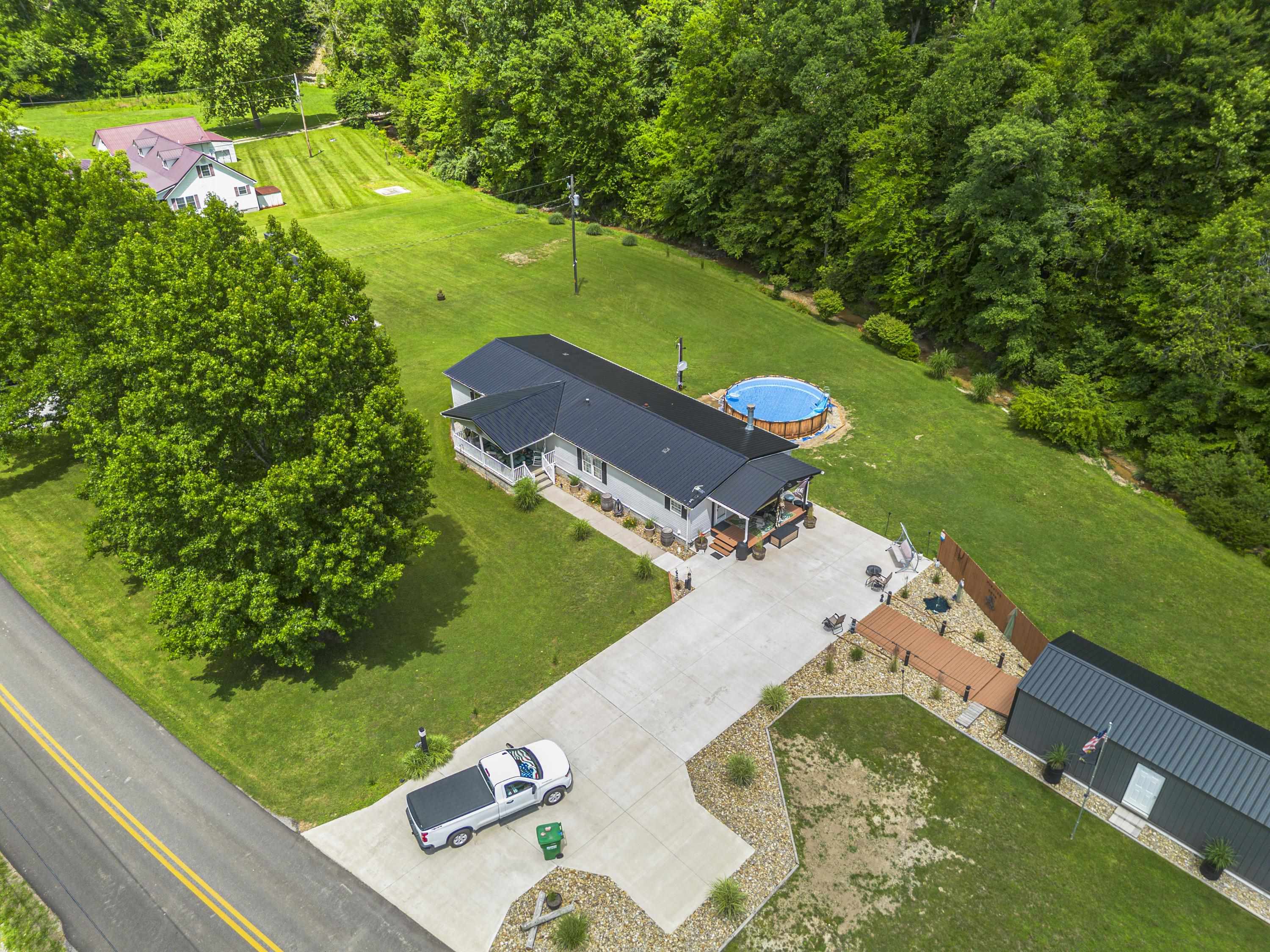 https://zimg.paragon.ice.com/ParagonImages/Property/PH/AABRKY/60816/2/0/0/ef83ba61e63df292bcee63712de0a27d/0/b56233a42792bbb1cda08ef08cc9db3d/60816-4ff05bde-af04-4790-bf6d-6e556e54470f.JPG