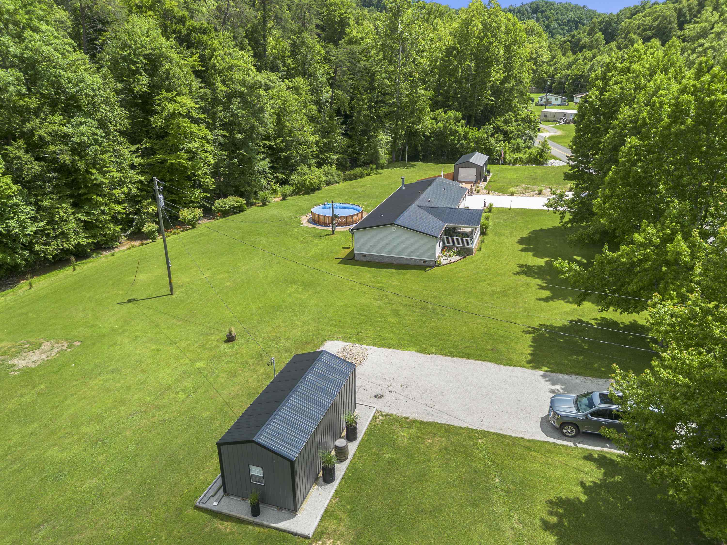 https://zimg.paragon.ice.com/ParagonImages/Property/PH/AABRKY/60816/3/0/0/23c92d027925ea6b8cdc86d427d9a0b6/0/b56233a42792bbb1cda08ef08cc9db3d/60816-eeabfea7-f9b7-49f2-8f72-1d19eec13e7d.JPG