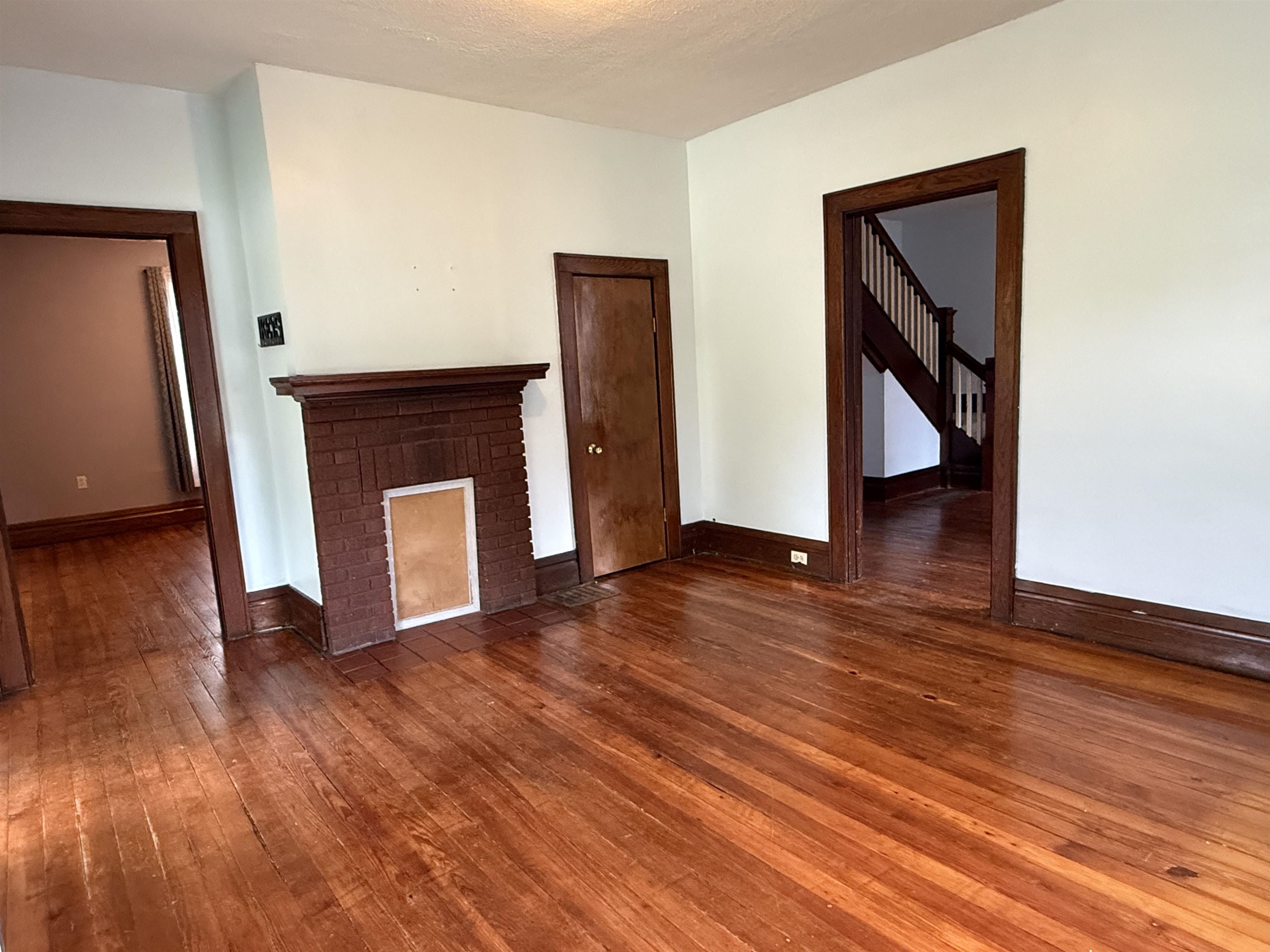 https://zimg.paragon.ice.com/ParagonImages/Property/PH/AABRKY/60822/2/0/0/c410698c82dee804aba05cf162098a0f/0/659d399f83fb2faae8042225c56c7b5a/60822-6f700bf8-7b97-43bb-a43a-6cfe2f08bd37.JPG