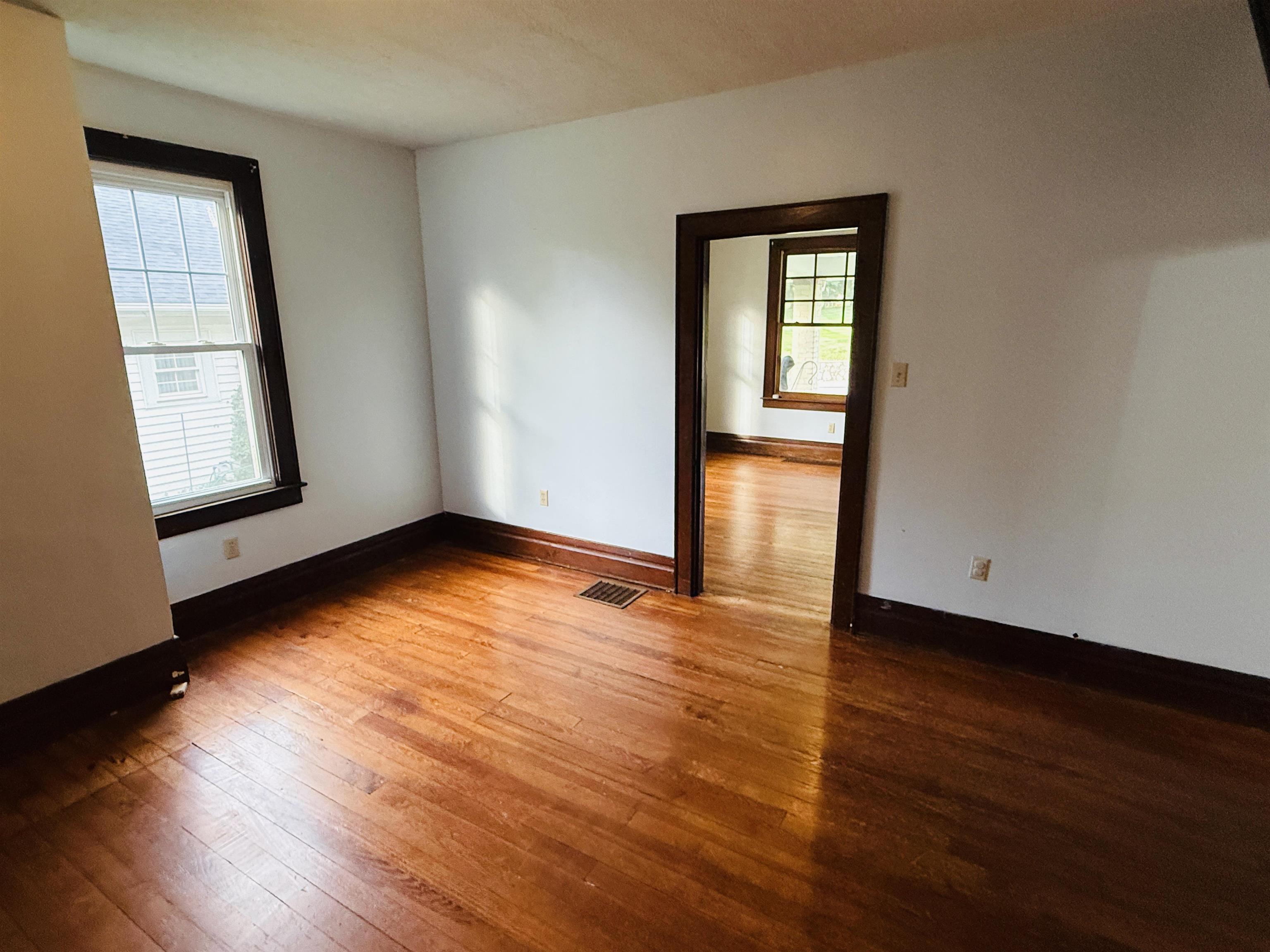 https://zimg.paragon.ice.com/ParagonImages/Property/PH/AABRKY/60822/7/0/0/4d98e19c37bb6a0b5eb6924805d5e38a/0/659d399f83fb2faae8042225c56c7b5a/60822-fae9c083-b269-41d6-a226-fbf9ede36fd5.JPG