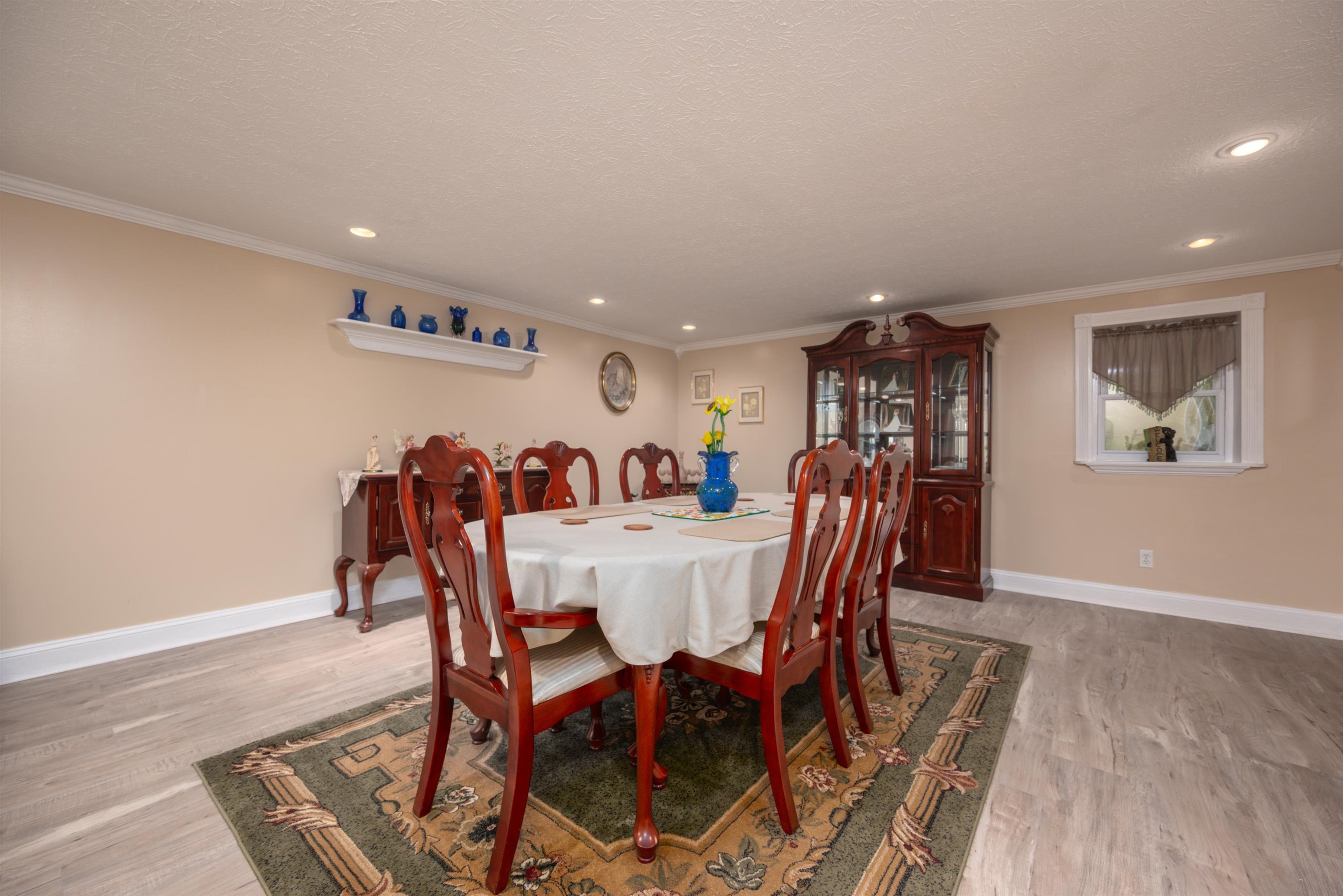 https://zimg.paragon.ice.com/ParagonImages/Property/PH/AABRKY/60823/11/0/0/d2de782c8468ac54d3416f3c2533b451/0/69738a9ec6c3ab1c417157a10990e05c/60823-1abe95dc-4e11-4eae-a326-740c58904f78.JPG
