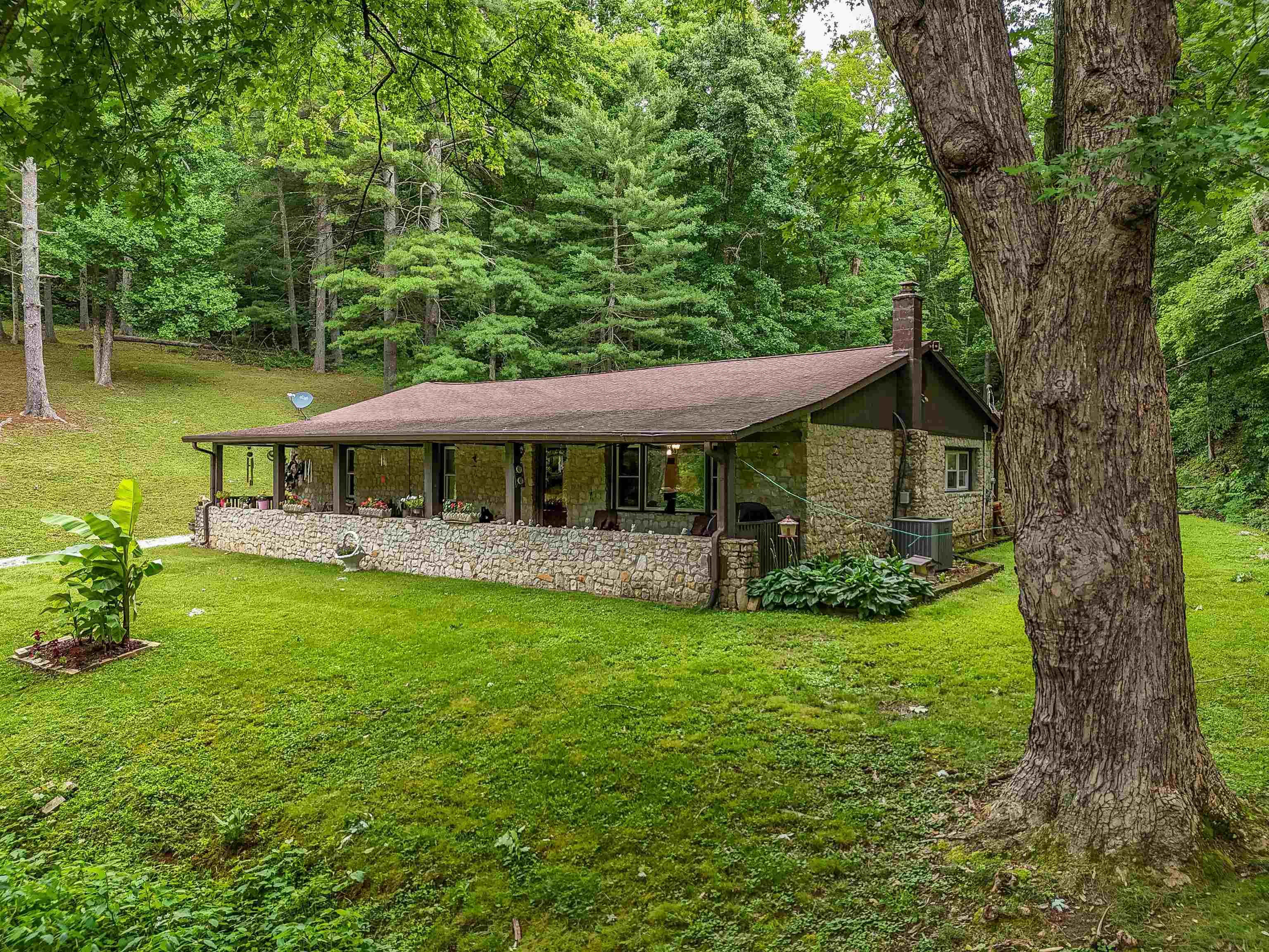 https://zimg.paragon.ice.com/ParagonImages/Property/PH/AABRKY/60823/2/0/0/e8994425fffbc1db5745bb67f0bce963/0/69738a9ec6c3ab1c417157a10990e05c/60823-81d6c202-3675-454e-a5f3-6cad281ffb3f.JPG