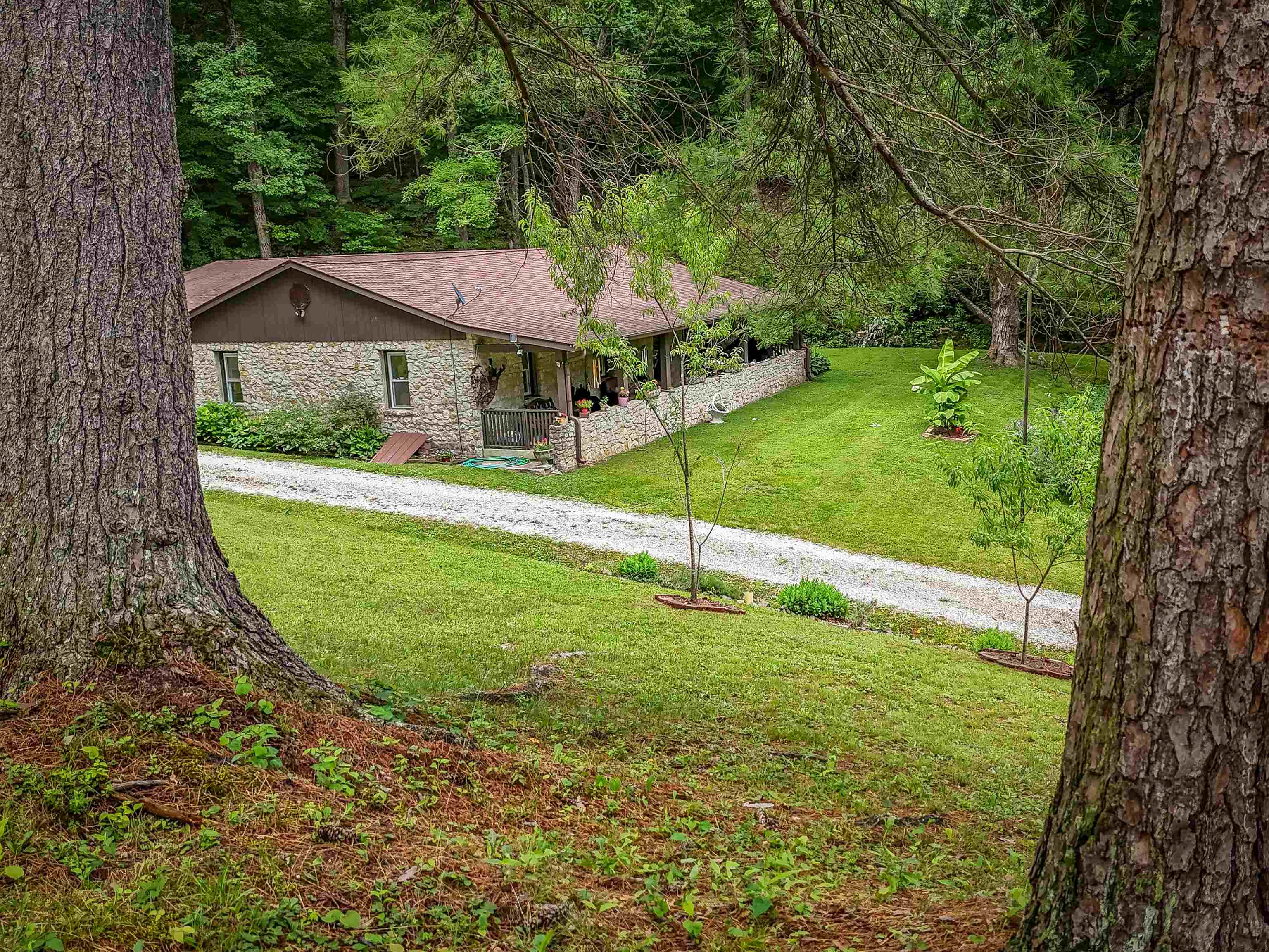 https://zimg.paragon.ice.com/ParagonImages/Property/PH/AABRKY/60823/3/0/0/b6c98b4e87576a9028ab944cb96f3fc0/0/69738a9ec6c3ab1c417157a10990e05c/60823-772ae4a0-7a10-4fe0-9d58-2f4b9cb4997d.JPG