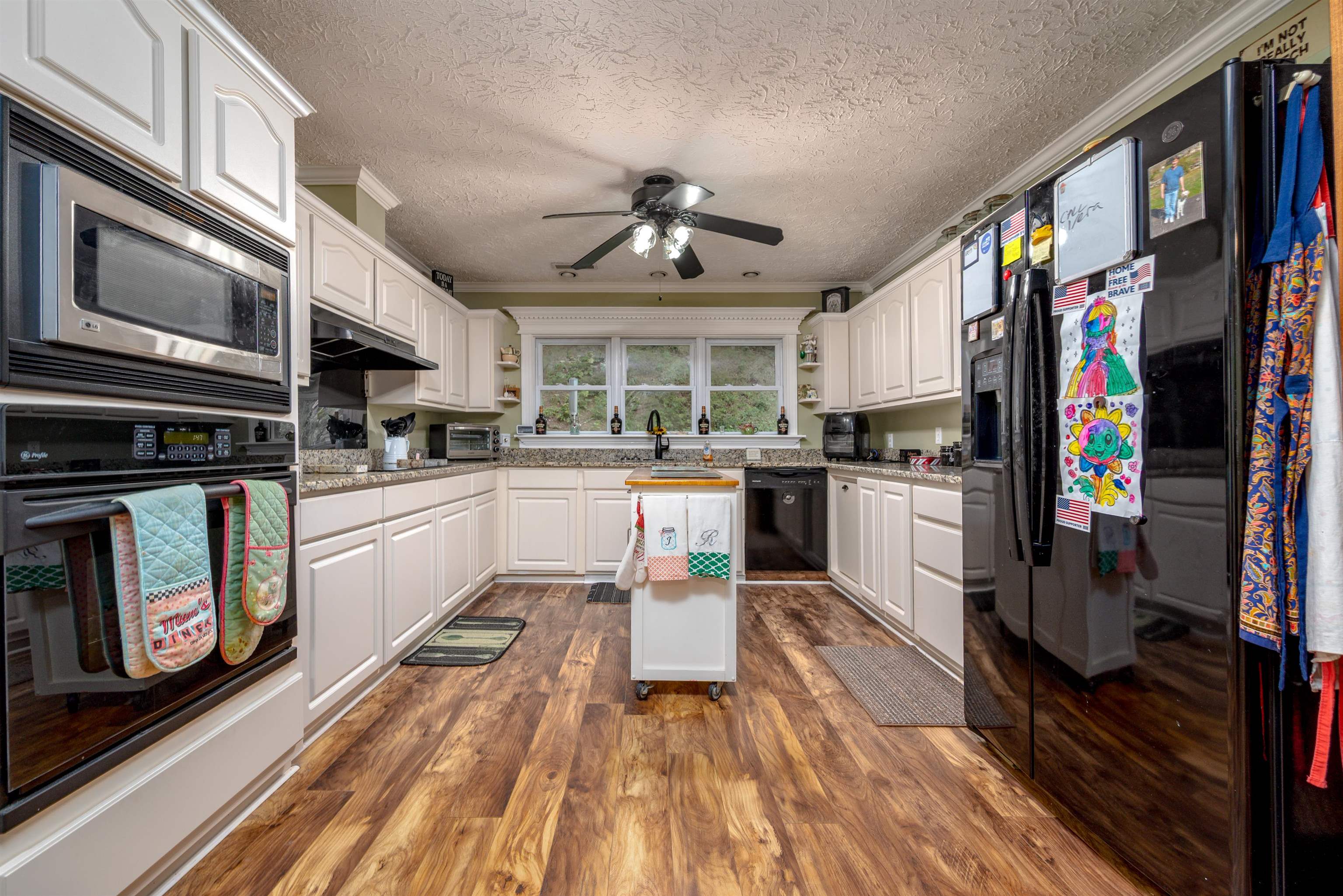 https://zimg.paragon.ice.com/ParagonImages/Property/PH/AABRKY/60823/6/0/0/92ef1092632dbbc06d3829a0a36897b4/0/69738a9ec6c3ab1c417157a10990e05c/60823-7b26ee3d-dfb4-42ec-9106-9a053647a259.JPG