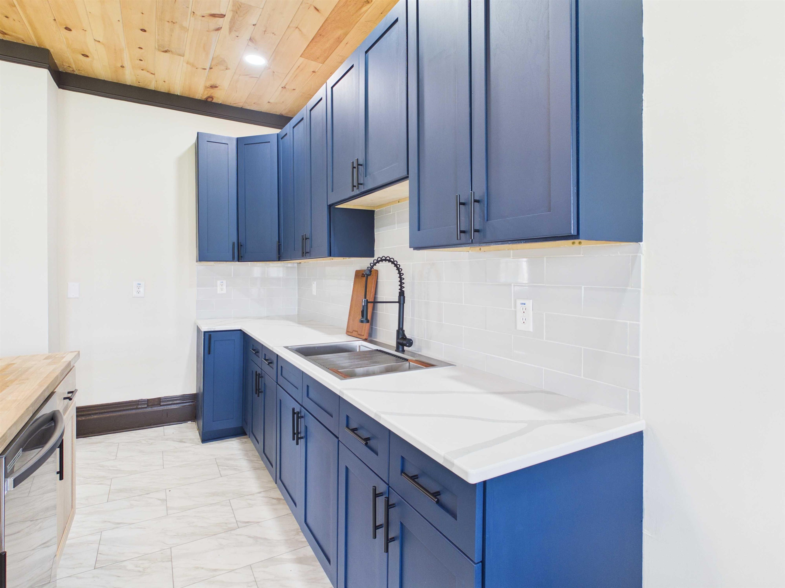 https://zimg.paragon.ice.com/ParagonImages/Property/PH/AABRKY/60827/1/0/0/f5ab43c24701f9da3ff6069ebfe1b236/0/5c2cfc9aa213e33cd3bceb31ff9ff473/60827-f13fdfcd-2988-4270-8e92-09c11d6c20f7.JPG