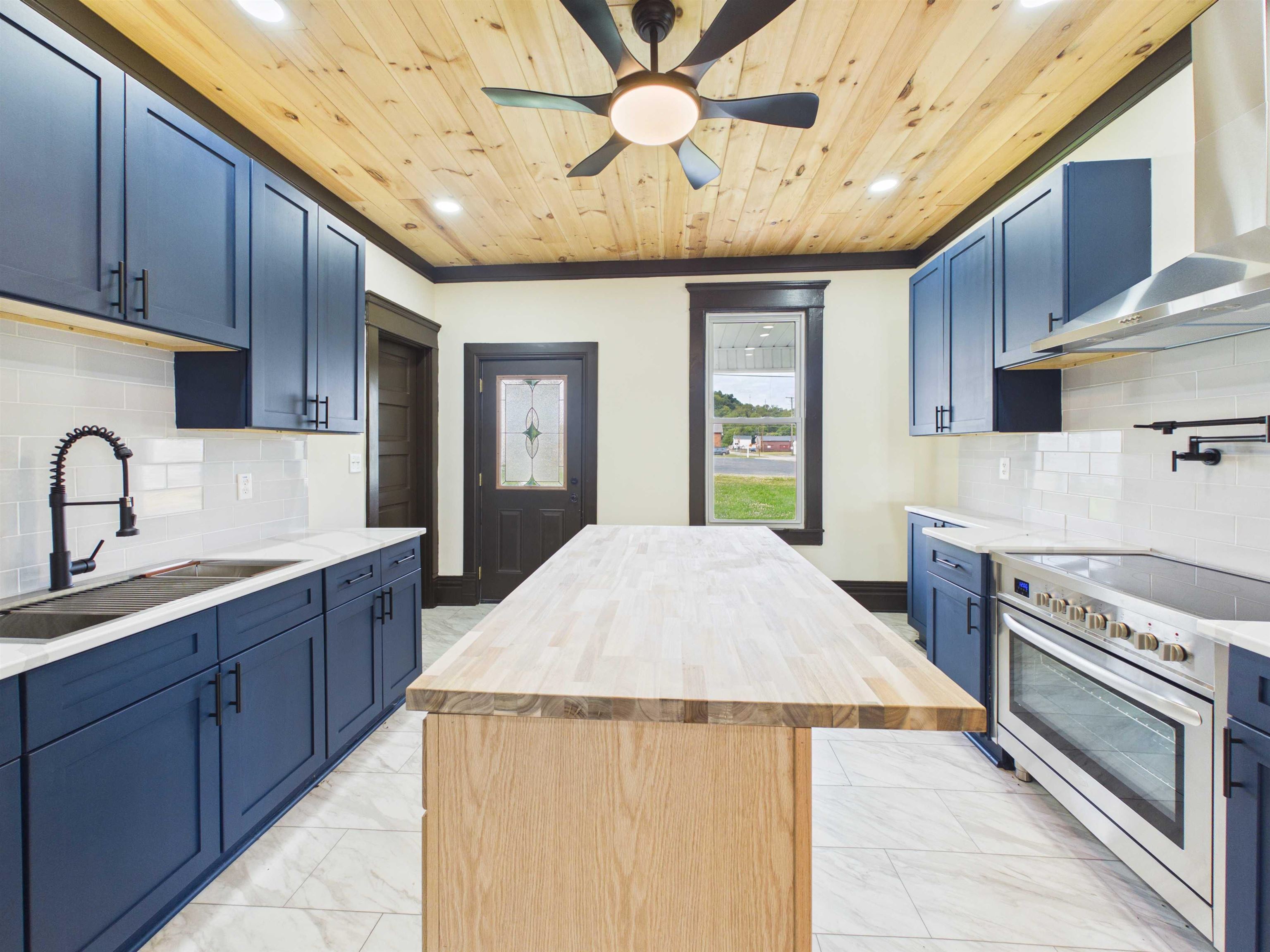 https://zimg.paragon.ice.com/ParagonImages/Property/PH/AABRKY/60827/8/0/0/eb6f71a8d82f3a92cd7ee410fb56f82e/0/5c2cfc9aa213e33cd3bceb31ff9ff473/60827-1cd39824-6643-4b31-8dbf-f8bc9f2e6ae9.JPG