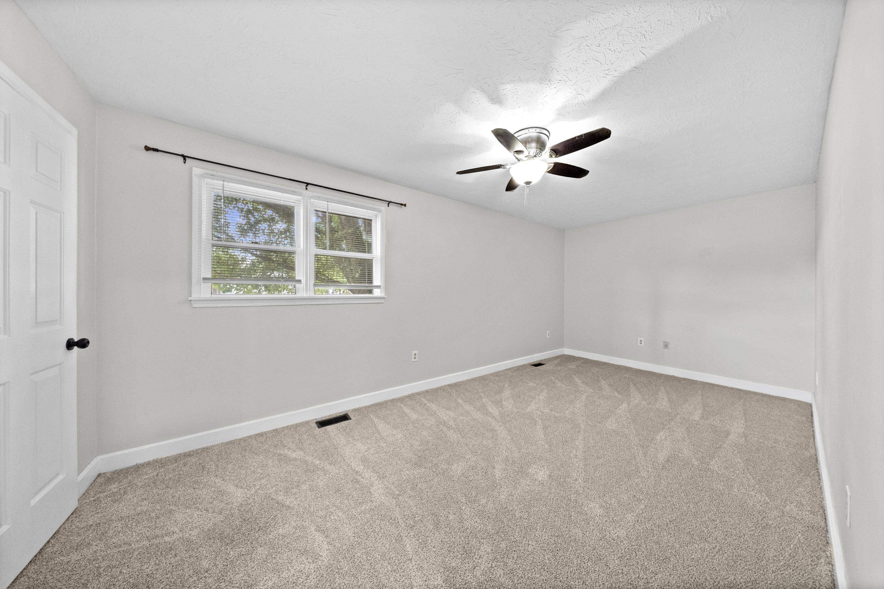 https://zimg.paragon.ice.com/ParagonImages/Property/PH/AABRKY/60828/10/0/0/9cfb0efba65261626ab3a41b2bf3d558/0/b94511fc224a4d81ec1fc47609ba5114/60828-b097478f-03cf-4077-a639-47aeabd0abab.JPG